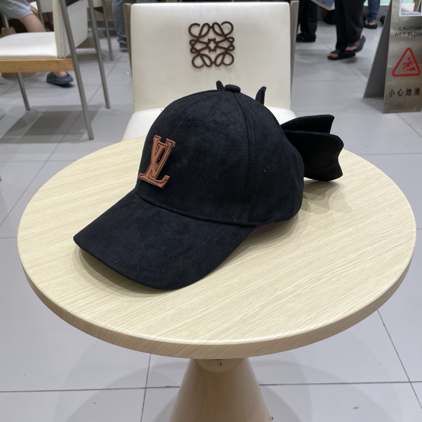  🧢路易威登棒球帽 LouisVuitton设计款蝴蝶结棒球帽鹿茸皮硬顶显瘦帽子女秋冬减龄有型显瘦鸭舌帽
