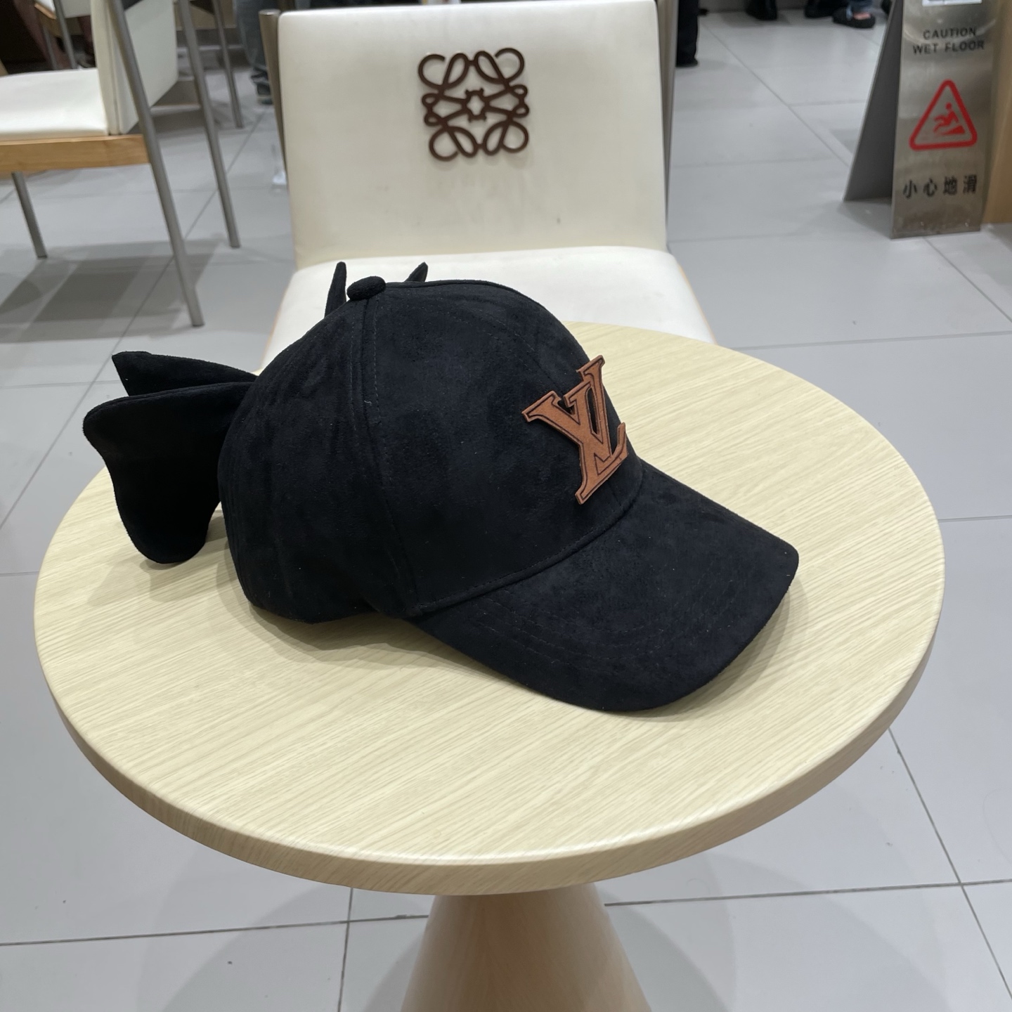  🧢路易威登棒球帽 LouisVuitton设计款蝴蝶结棒球帽鹿茸皮硬顶显瘦帽子女秋冬减龄有型显瘦鸭舌帽