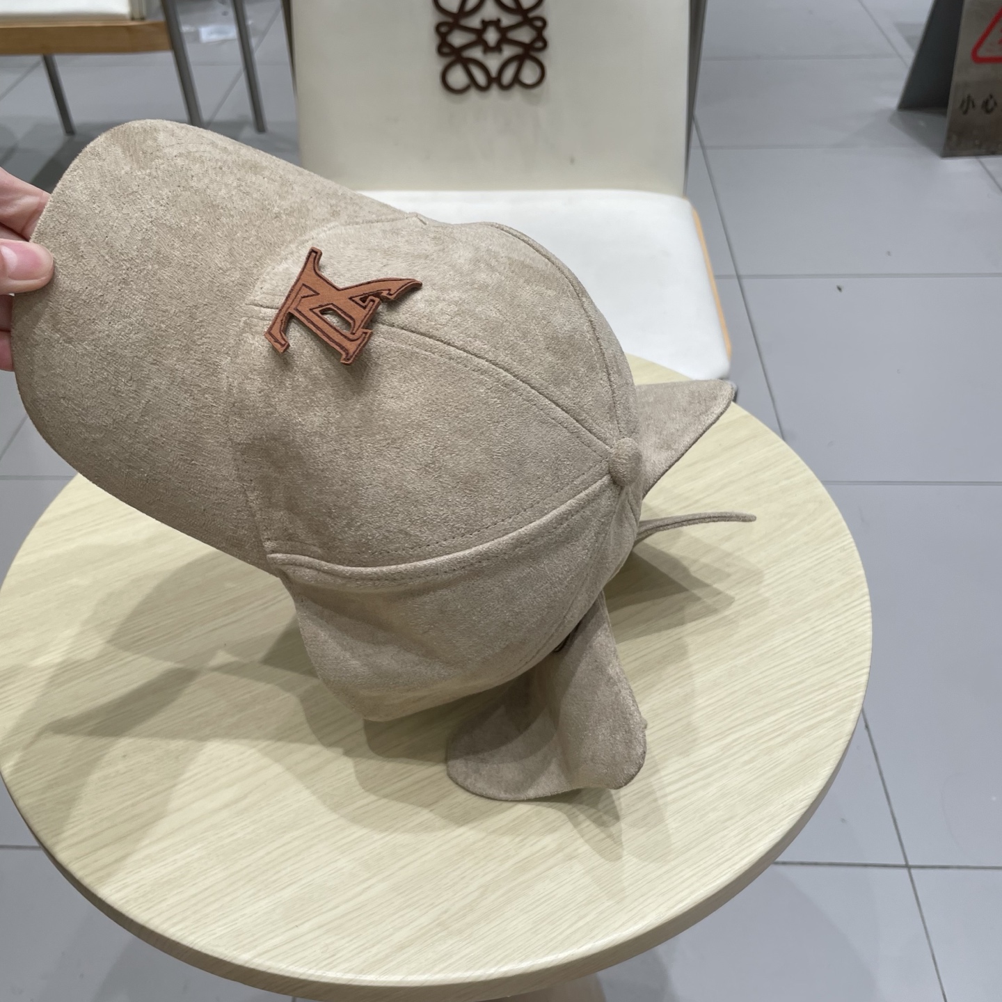  🧢路易威登棒球帽 LouisVuitton设计款蝴蝶结棒球帽鹿茸皮硬顶显瘦帽子女秋冬减龄有型显瘦鸭舌帽