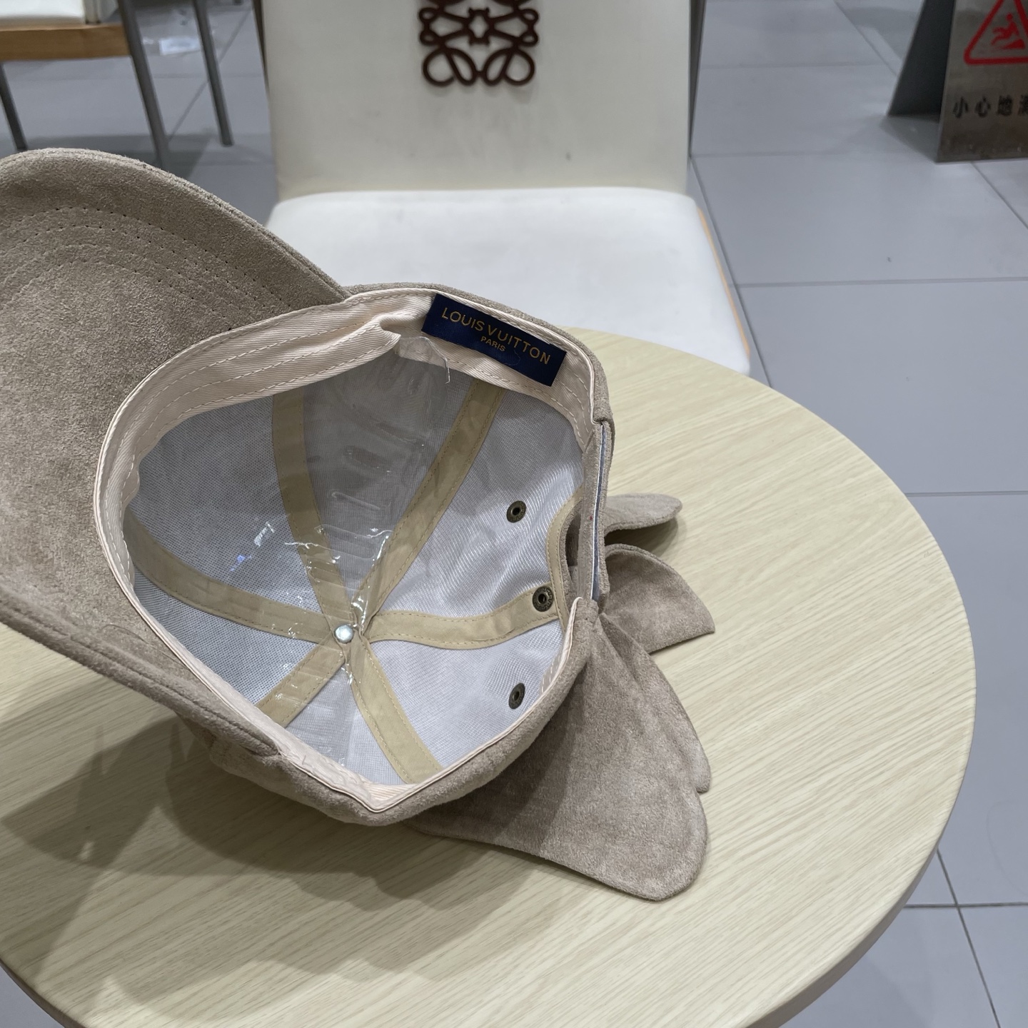  🧢路易威登棒球帽 LouisVuitton设计款蝴蝶结棒球帽鹿茸皮硬顶显瘦帽子女秋冬减龄有型显瘦鸭舌帽