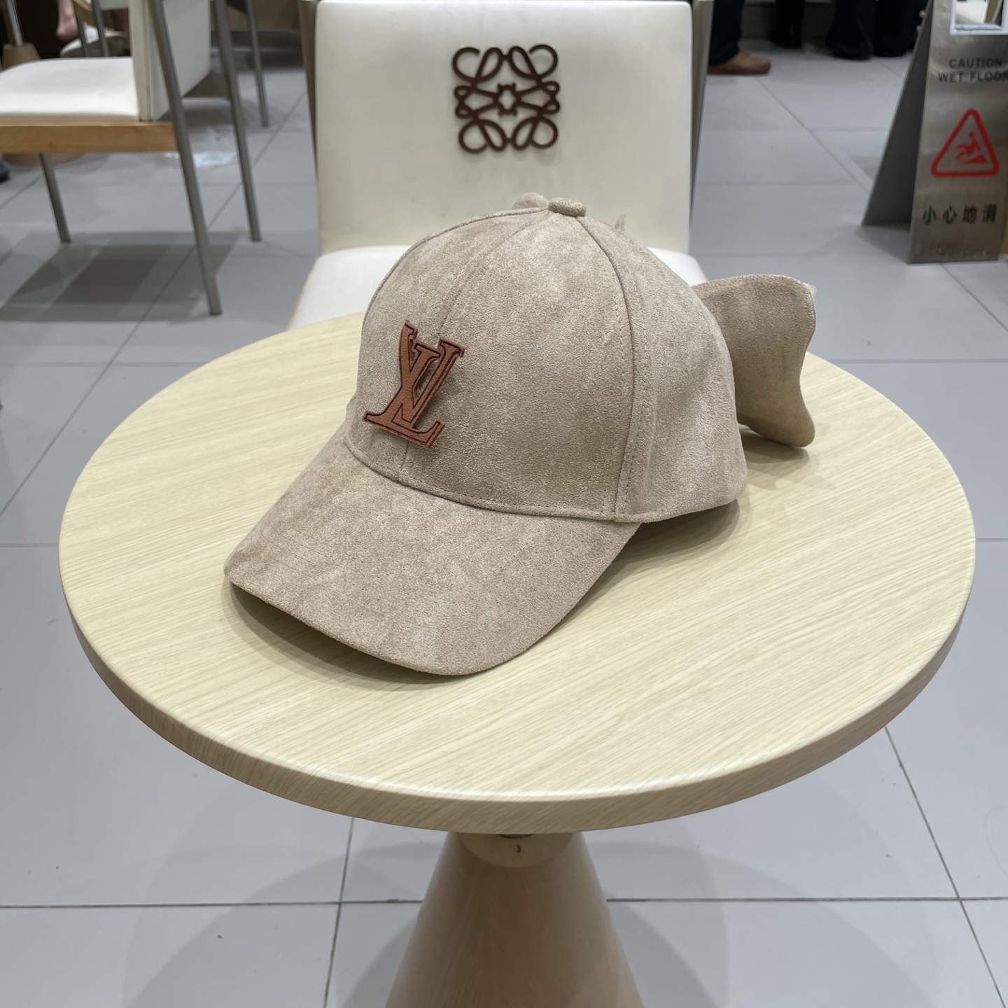  🧢路易威登棒球帽 LouisVuitton设计款蝴蝶结棒球帽鹿茸皮硬顶显瘦帽子女秋冬减龄有型显瘦鸭舌帽