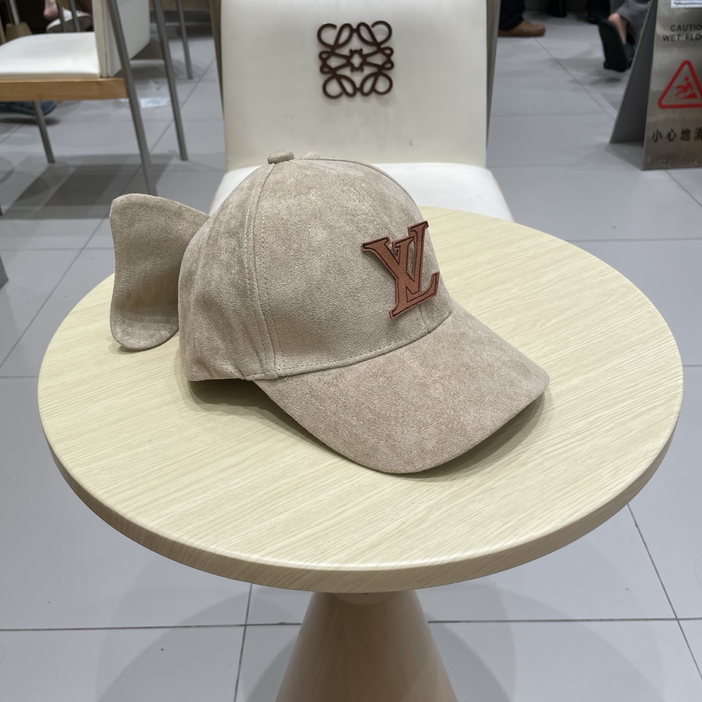  🧢路易威登棒球帽 LouisVuitton设计款蝴蝶结棒球帽鹿茸皮硬顶显瘦帽子女秋冬减龄有型显瘦鸭舌帽