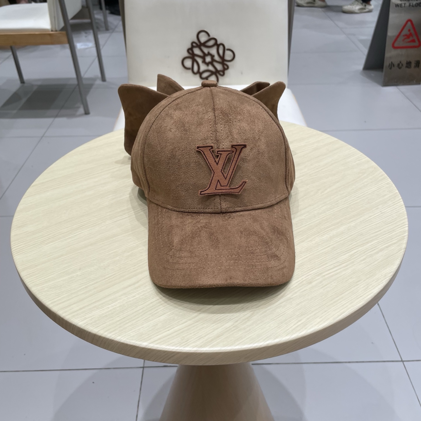NO:362817,Louis Vuitton baseball cap Louis Vuitton design bow baseball cap antler skin hard top slim hat women autumn and winter age-reducing stylish slim baseball cap hat straw hat fisherman hat baseball cap knit hat, hat, louis vuitton, louis vuitton, espadrilles, hats路易威登棒球帽 LouisVuitton设计款蝴蝶结棒球帽鹿茸皮硬顶显瘦帽子女秋冬减龄有型显瘦鸭舌帽帽子草帽渔夫帽棒球帽针织帽,帽子,louis vuitton,louis vuitton,espadrilles,hats,hat