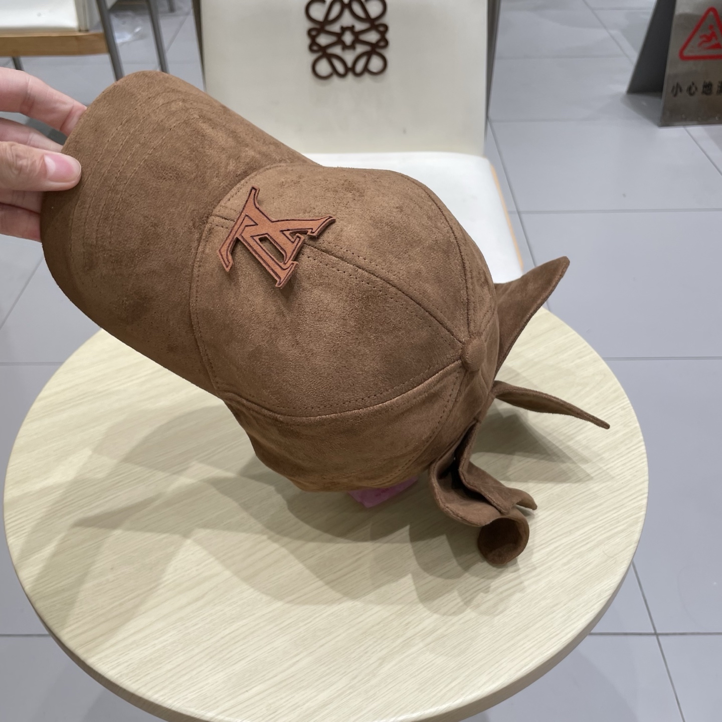  🧢路易威登棒球帽 LouisVuitton设计款蝴蝶结棒球帽鹿茸皮硬顶显瘦帽子女秋冬减龄有型显瘦鸭舌帽