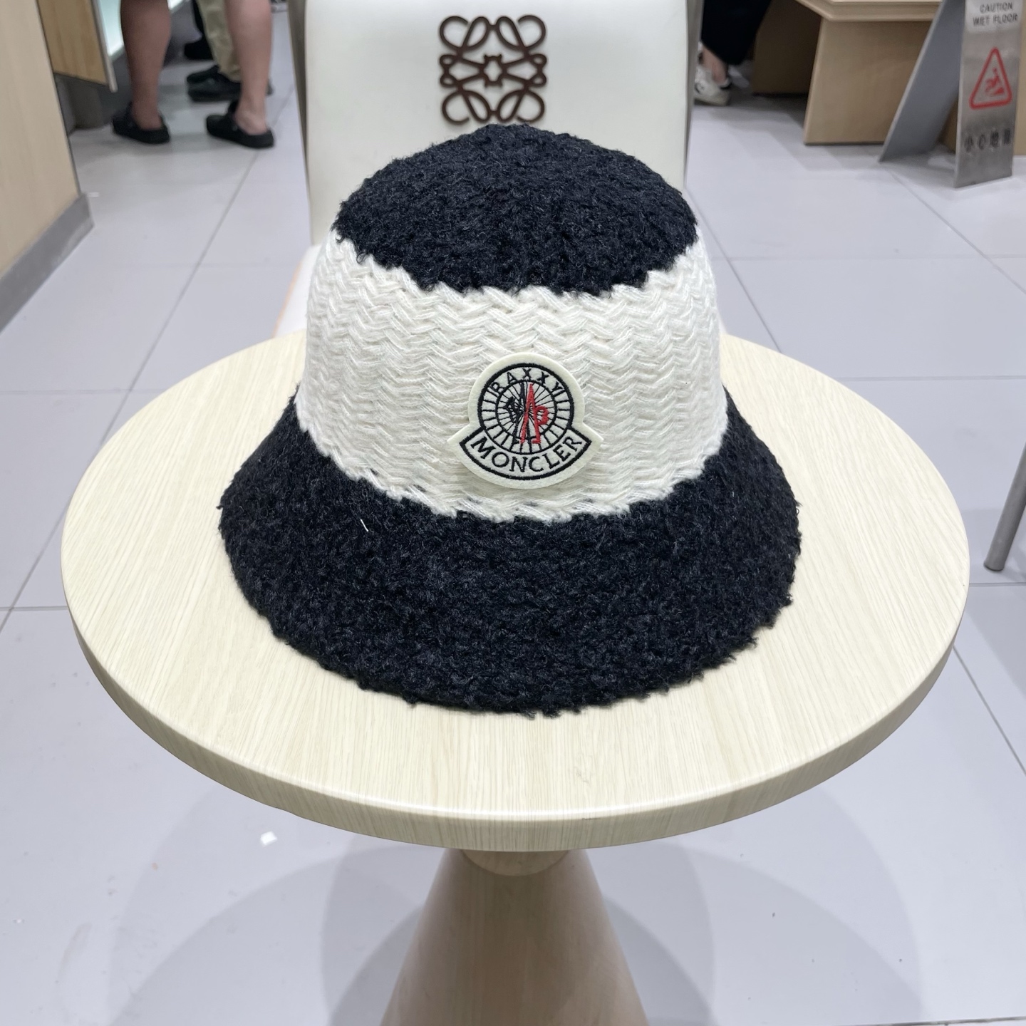  蒙口Moncler毛绒帽子女秋冬季2025新款渔夫帽百搭显脸小大头围保暖毛线针织帽