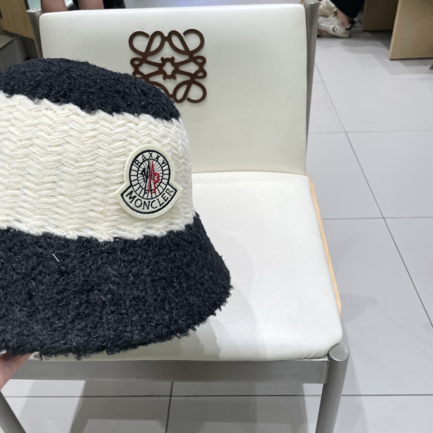  蒙口Moncler毛绒帽子女秋冬季2025新款渔夫帽百搭显脸小大头围保暖毛线针织帽