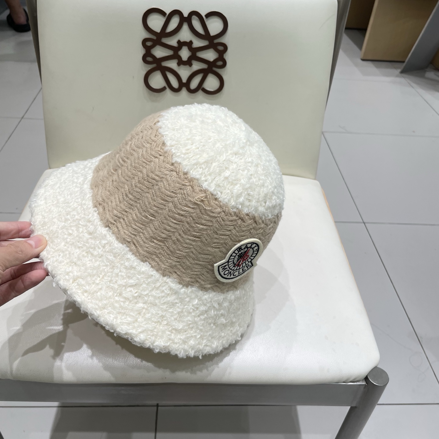  蒙口Moncler毛绒帽子女秋冬季2025新款渔夫帽百搭显脸小大头围保暖毛线针织帽