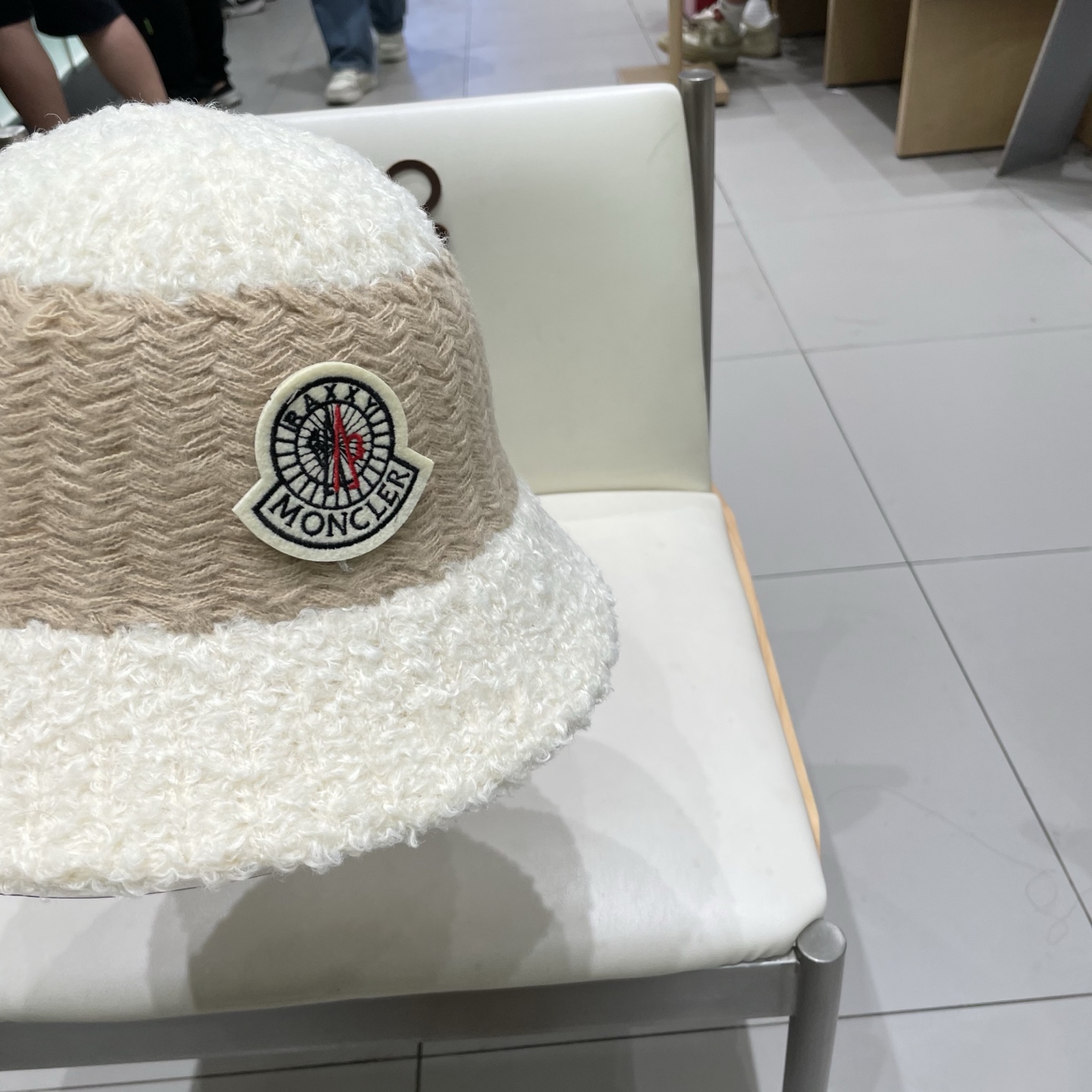  蒙口Moncler毛绒帽子女秋冬季2025新款渔夫帽百搭显脸小大头围保暖毛线针织帽