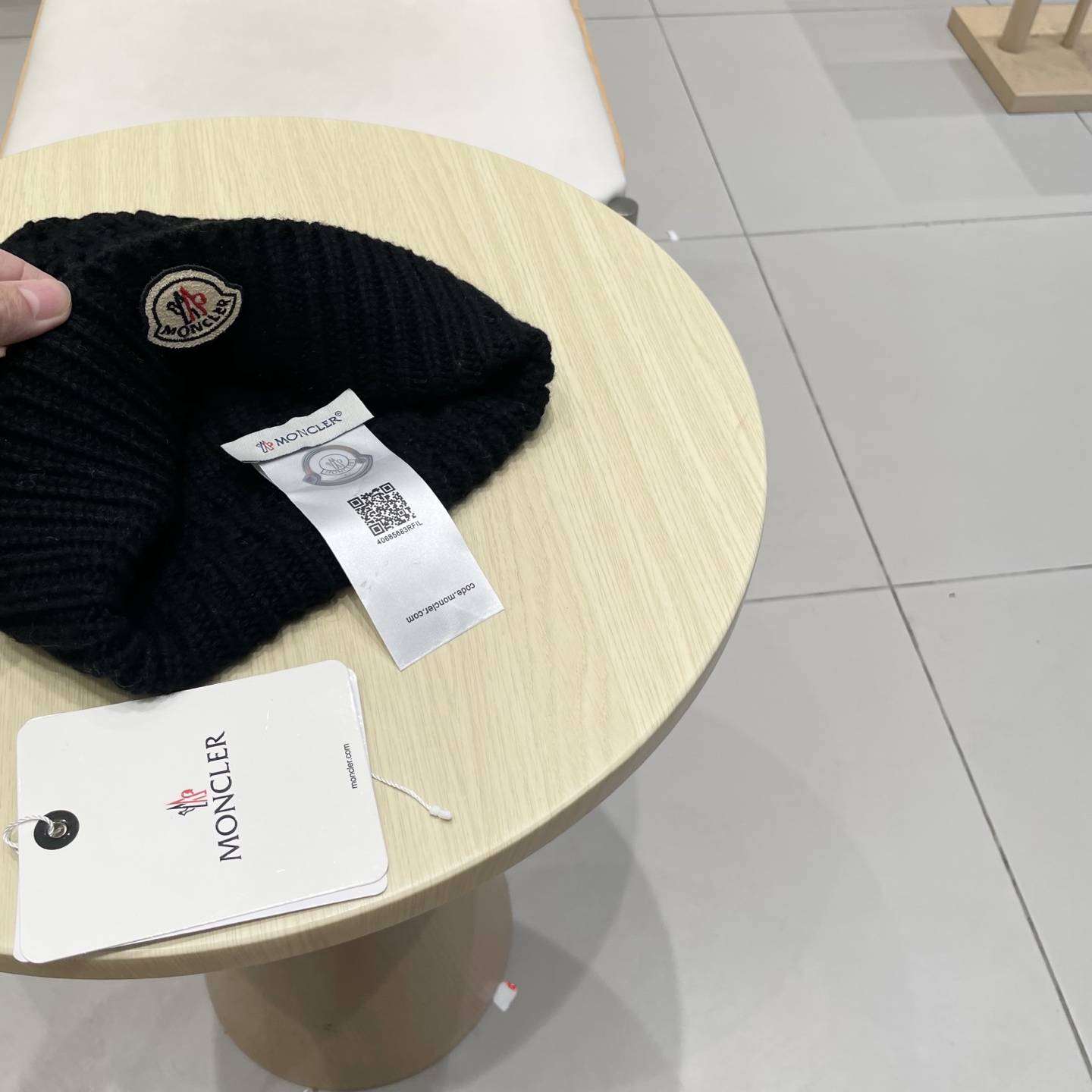   蒙口Moncler盟可睐💥官网经典针织帽，原单复刻.非常柔软亲肤，弹性很好💓有质感又非常百搭的款式~