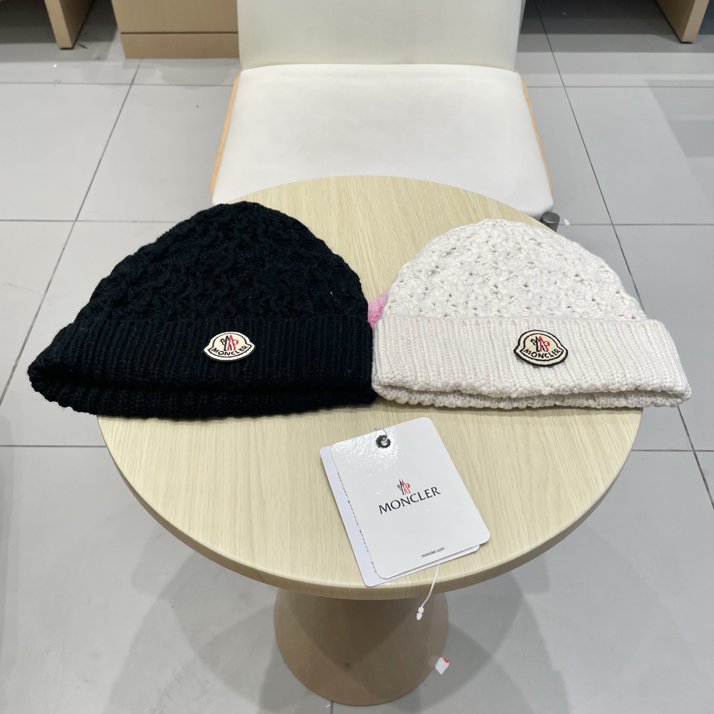   蒙口Moncler盟可睐💥官网经典针织帽，原单复刻.非常柔软亲肤，弹性很好💓有质感又非常百搭的款式~