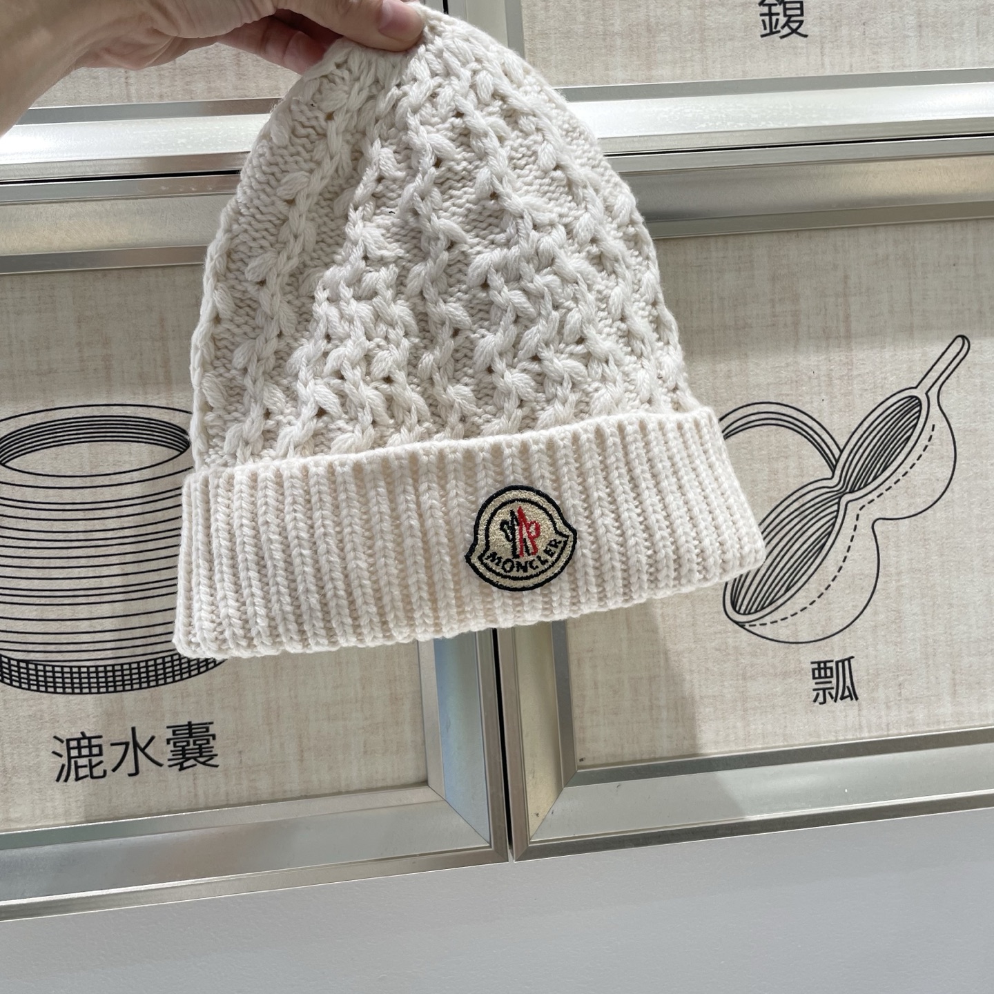   蒙口Moncler盟可睐💥官网经典针织帽，原单复刻.非常柔软亲肤，弹性很好💓有质感又非常百搭的款式~