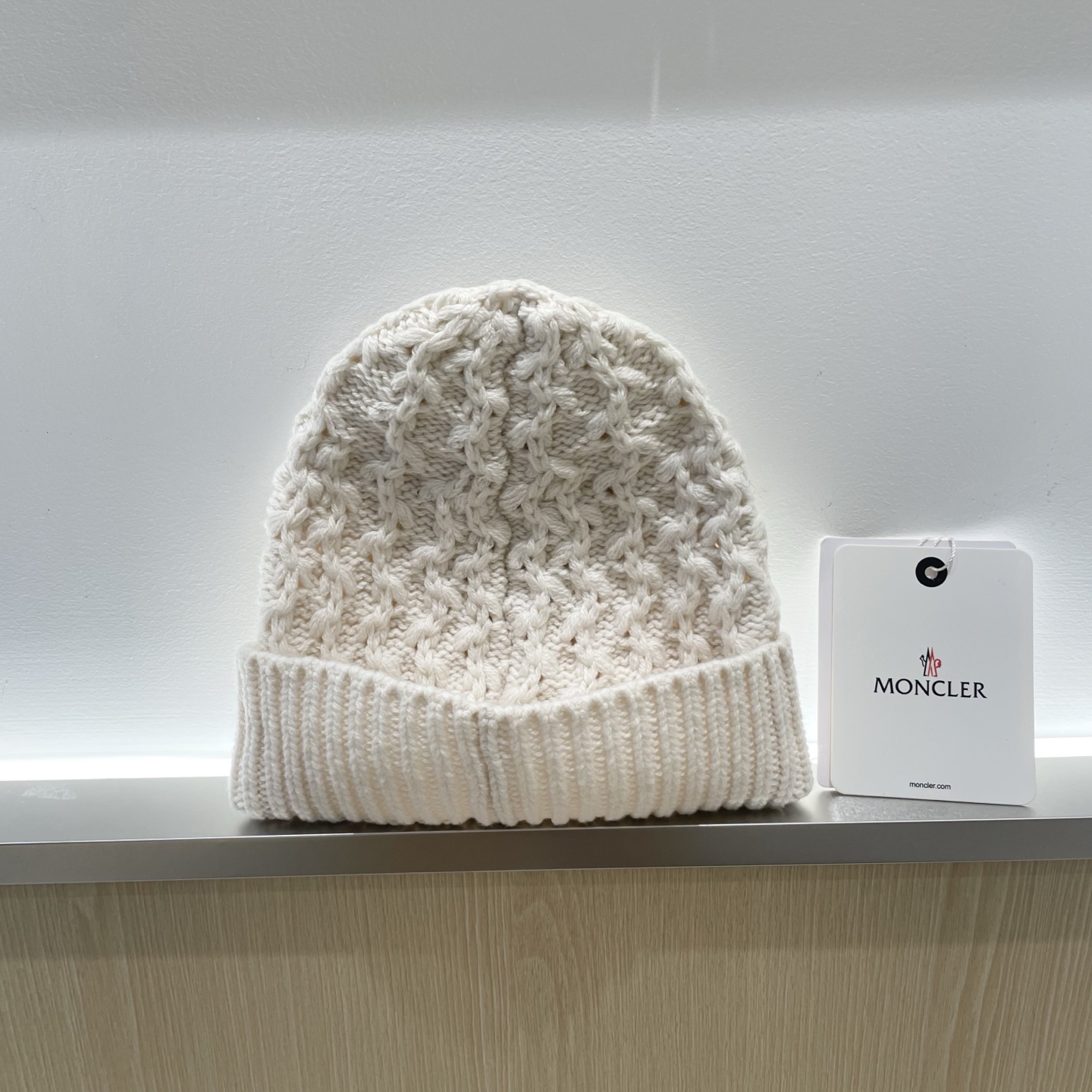   蒙口Moncler盟可睐💥官网经典针织帽，原单复刻.非常柔软亲肤，弹性很好💓有质感又非常百搭的款式~