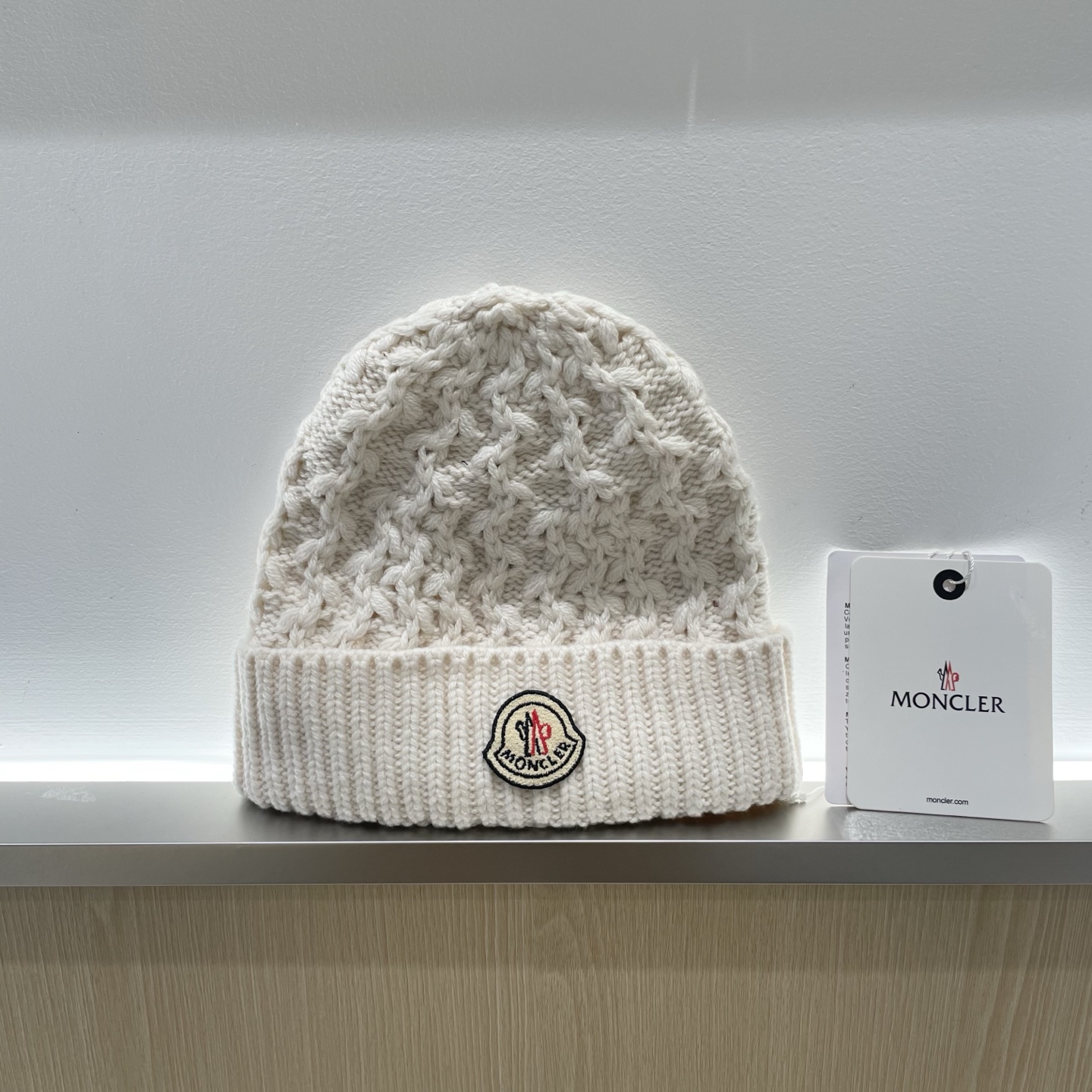   蒙口Moncler盟可睐💥官网经典针织帽，原单复刻.非常柔软亲肤，弹性很好💓有质感又非常百搭的款式~