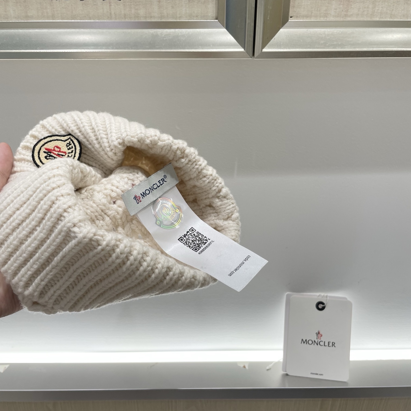   蒙口Moncler盟可睐💥官网经典针织帽，原单复刻.非常柔软亲肤，弹性很好💓有质感又非常百搭的款式~