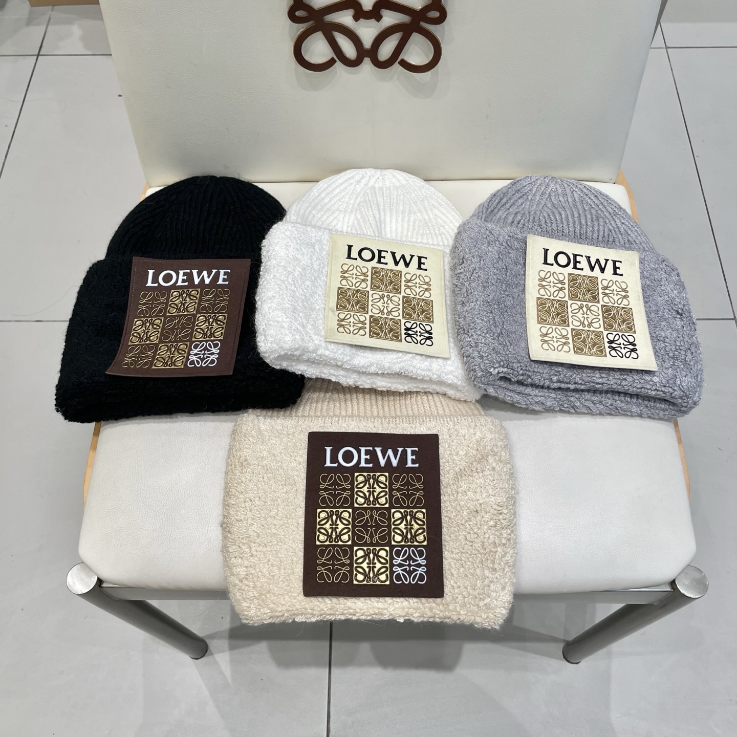  Prada普拉达针织毛线帽！百分之70羊毛+百分之三十兔毛小姐姐的冬日最爱～随便搭配什么衣服都好看！又