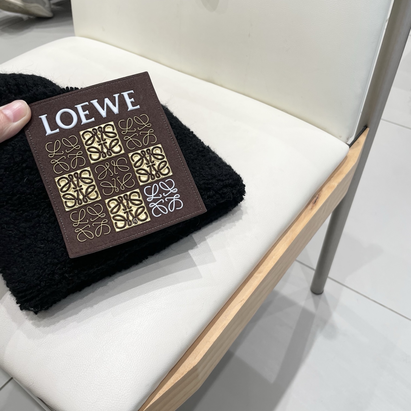  Prada普拉达针织毛线帽！百分之70羊毛+百分之三十兔毛小姐姐的冬日最爱～随便搭配什么衣服都好看！又