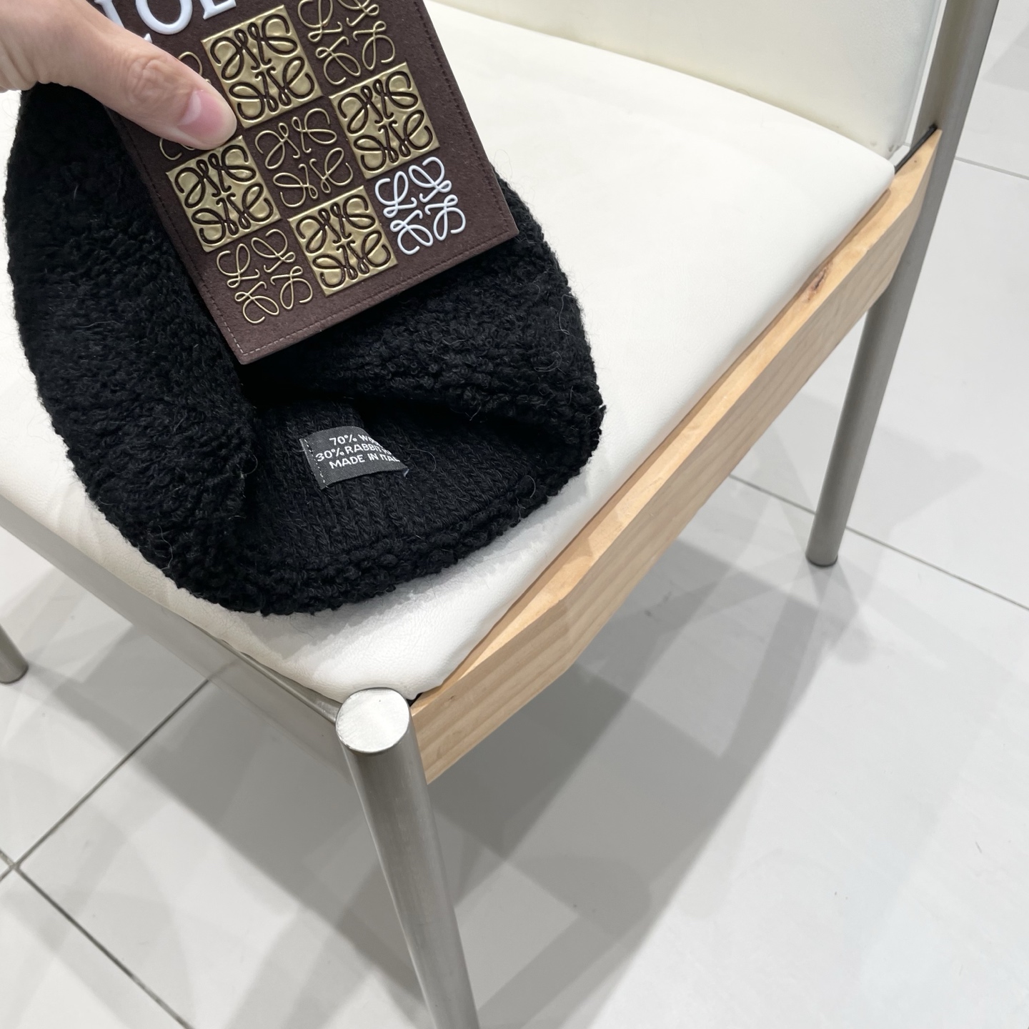  Prada普拉达针织毛线帽！百分之70羊毛+百分之三十兔毛小姐姐的冬日最爱～随便搭配什么衣服都好看！又