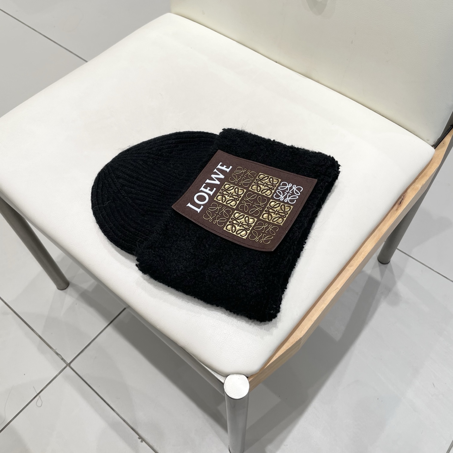  Prada普拉达针织毛线帽！百分之70羊毛+百分之三十兔毛小姐姐的冬日最爱～随便搭配什么衣服都好看！又