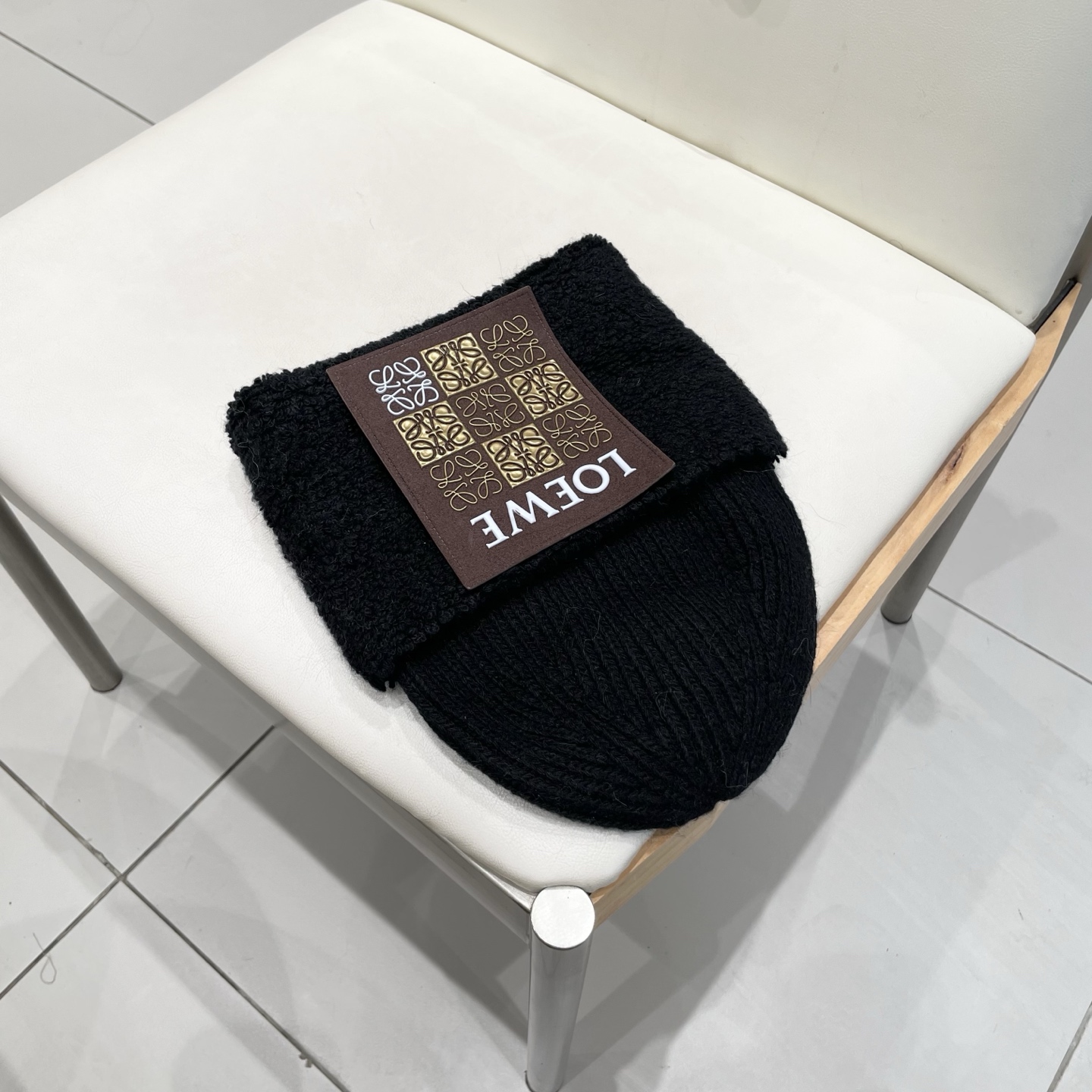  Prada普拉达针织毛线帽！百分之70羊毛+百分之三十兔毛小姐姐的冬日最爱～随便搭配什么衣服都好看！又