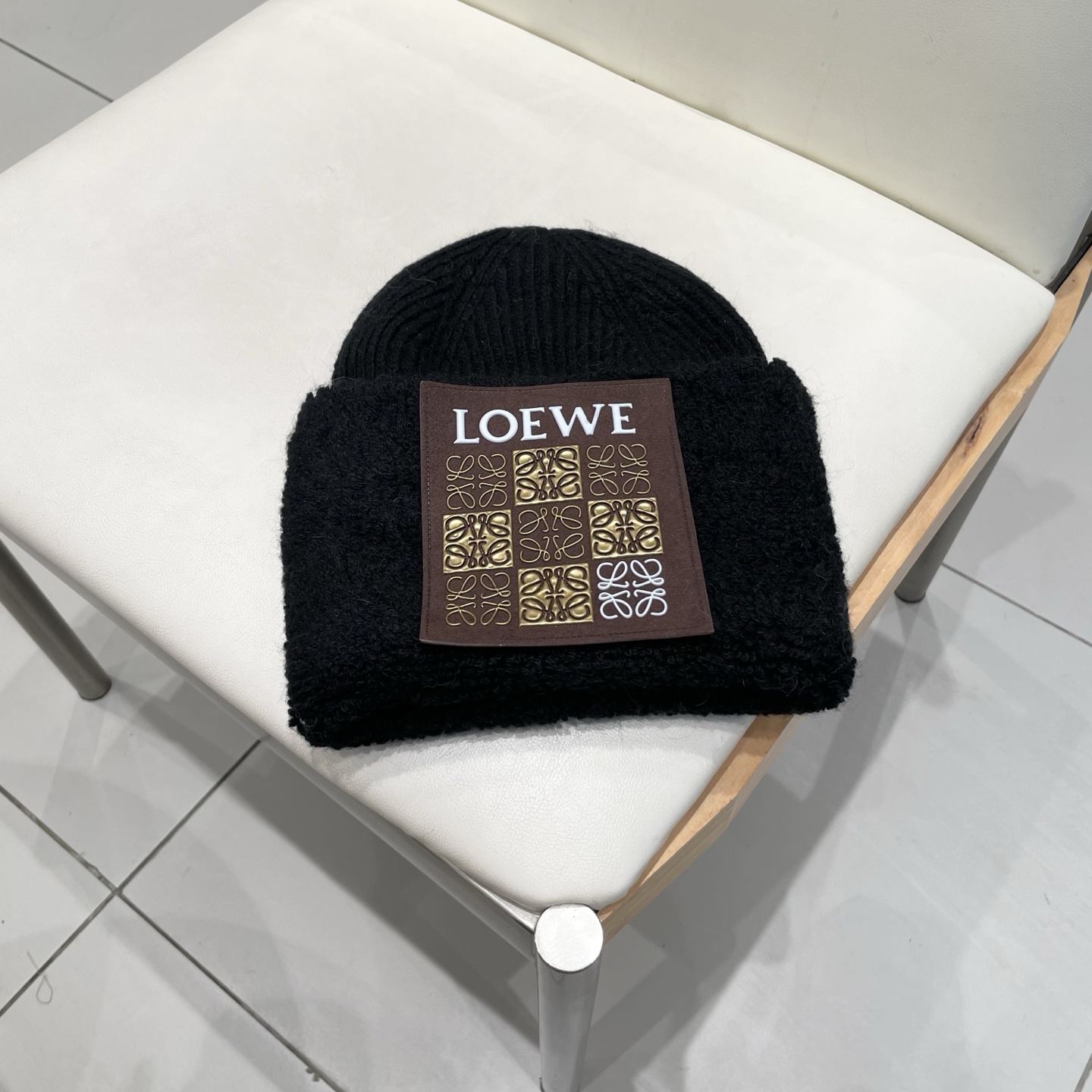  Prada普拉达针织毛线帽！百分之70羊毛+百分之三十兔毛小姐姐的冬日最爱～随便搭配什么衣服都好看！又