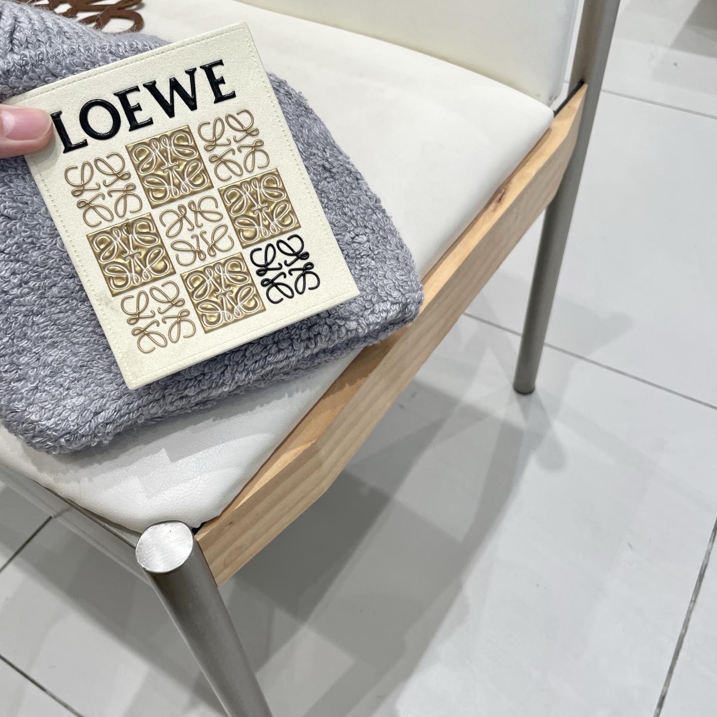  Prada普拉达针织毛线帽！百分之70羊毛+百分之三十兔毛小姐姐的冬日最爱～随便搭配什么衣服都好看！又