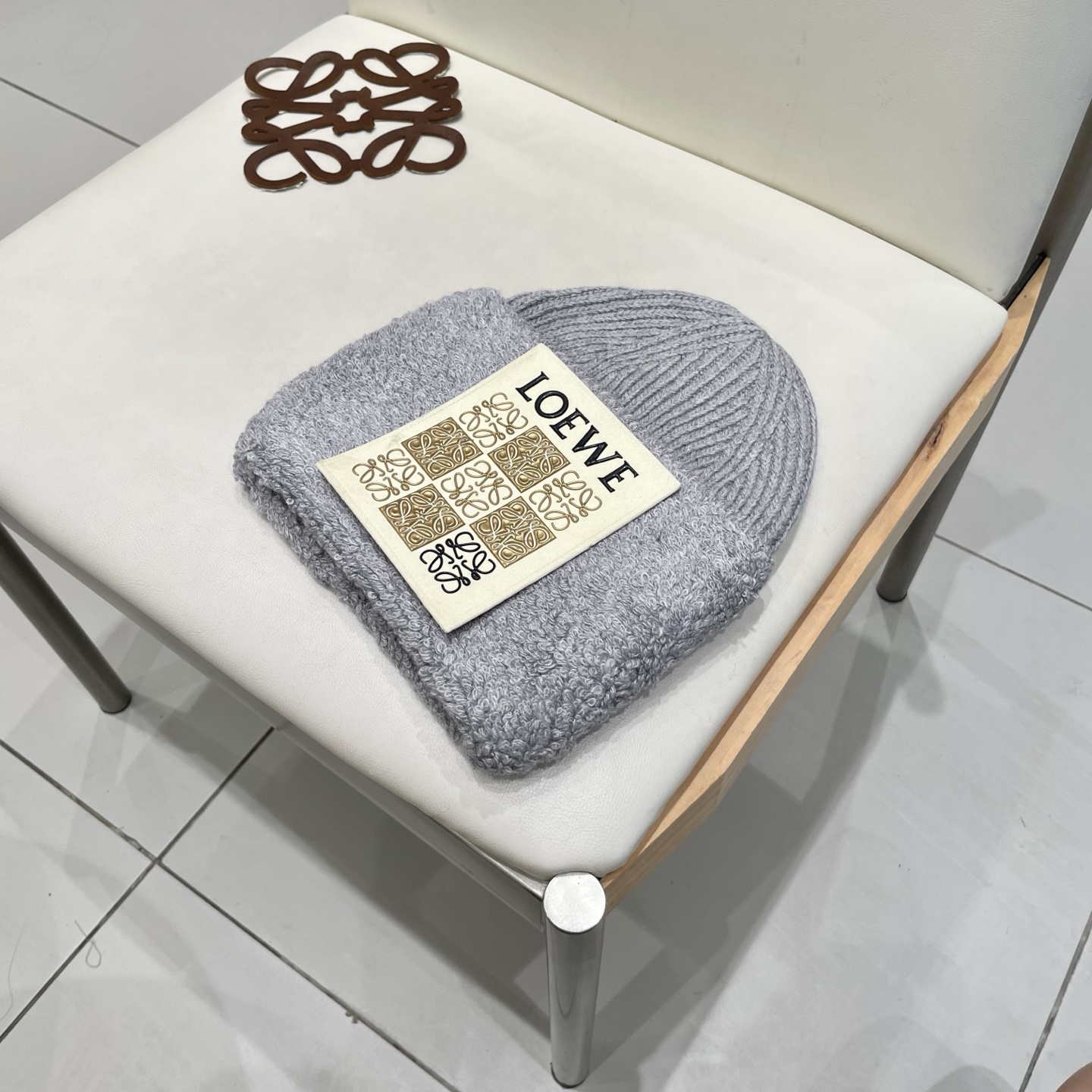  Prada普拉达针织毛线帽！百分之70羊毛+百分之三十兔毛小姐姐的冬日最爱～随便搭配什么衣服都好看！又