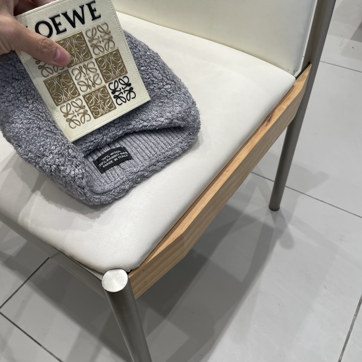  Prada普拉达针织毛线帽！百分之70羊毛+百分之三十兔毛小姐姐的冬日最爱～随便搭配什么衣服都好看！又