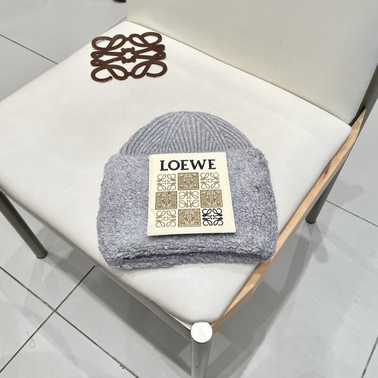  Prada普拉达针织毛线帽！百分之70羊毛+百分之三十兔毛小姐姐的冬日最爱～随便搭配什么衣服都好看！又