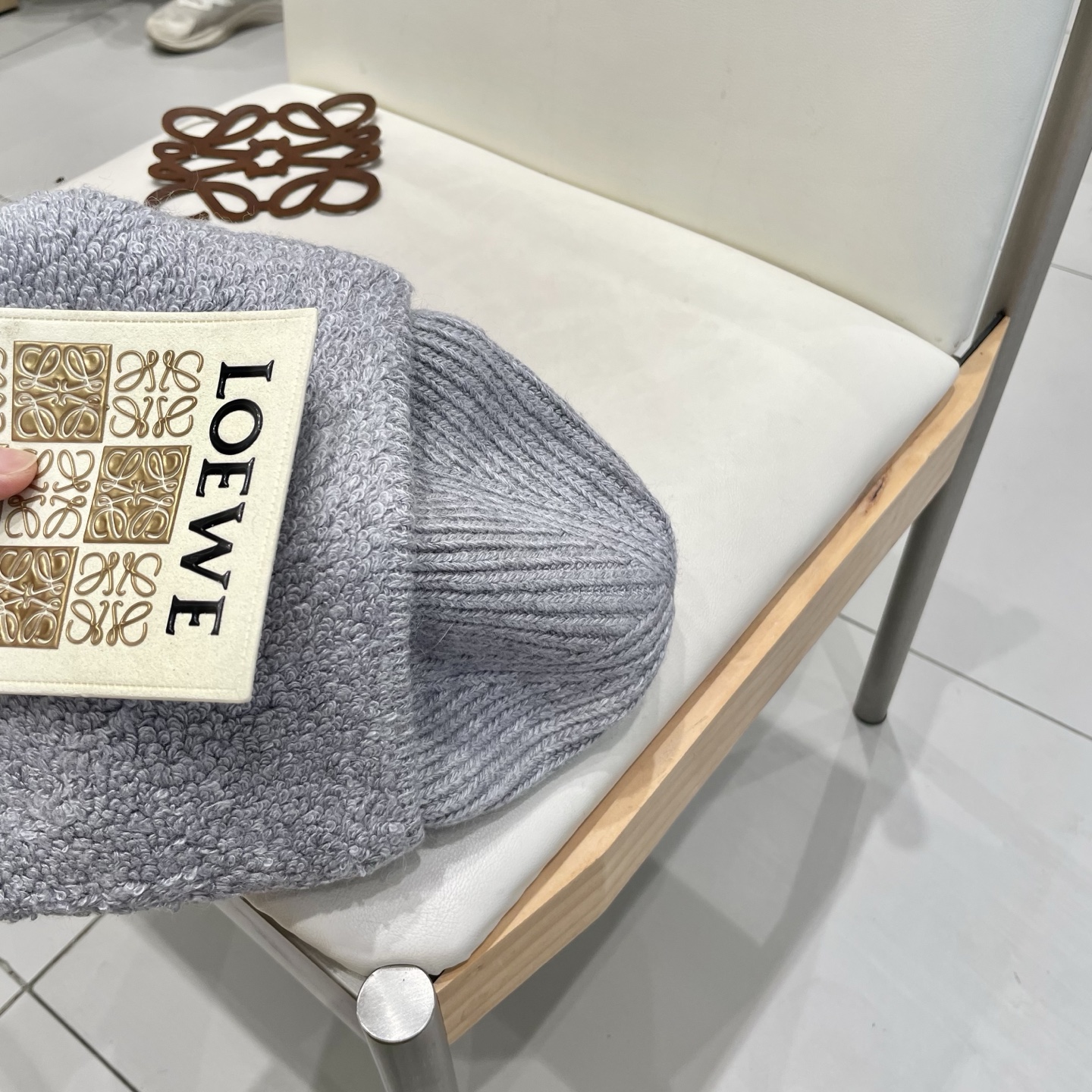  Prada普拉达针织毛线帽！百分之70羊毛+百分之三十兔毛小姐姐的冬日最爱～随便搭配什么衣服都好看！又