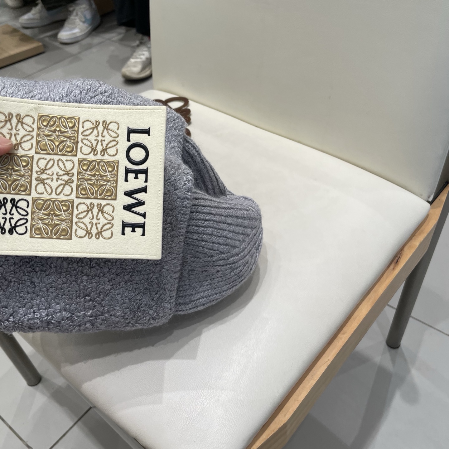  Prada普拉达针织毛线帽！百分之70羊毛+百分之三十兔毛小姐姐的冬日最爱～随便搭配什么衣服都好看！又