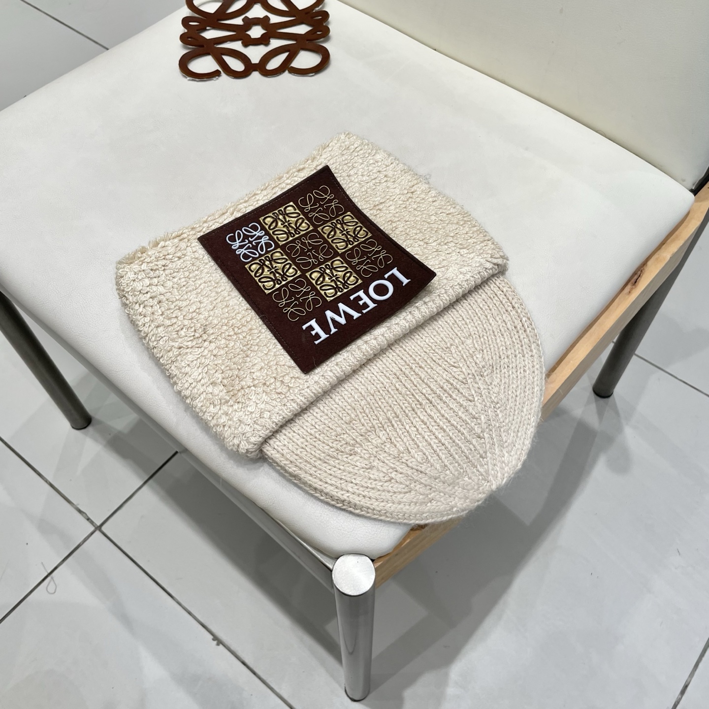  Prada普拉达针织毛线帽！百分之70羊毛+百分之三十兔毛小姐姐的冬日最爱～随便搭配什么衣服都好看！又