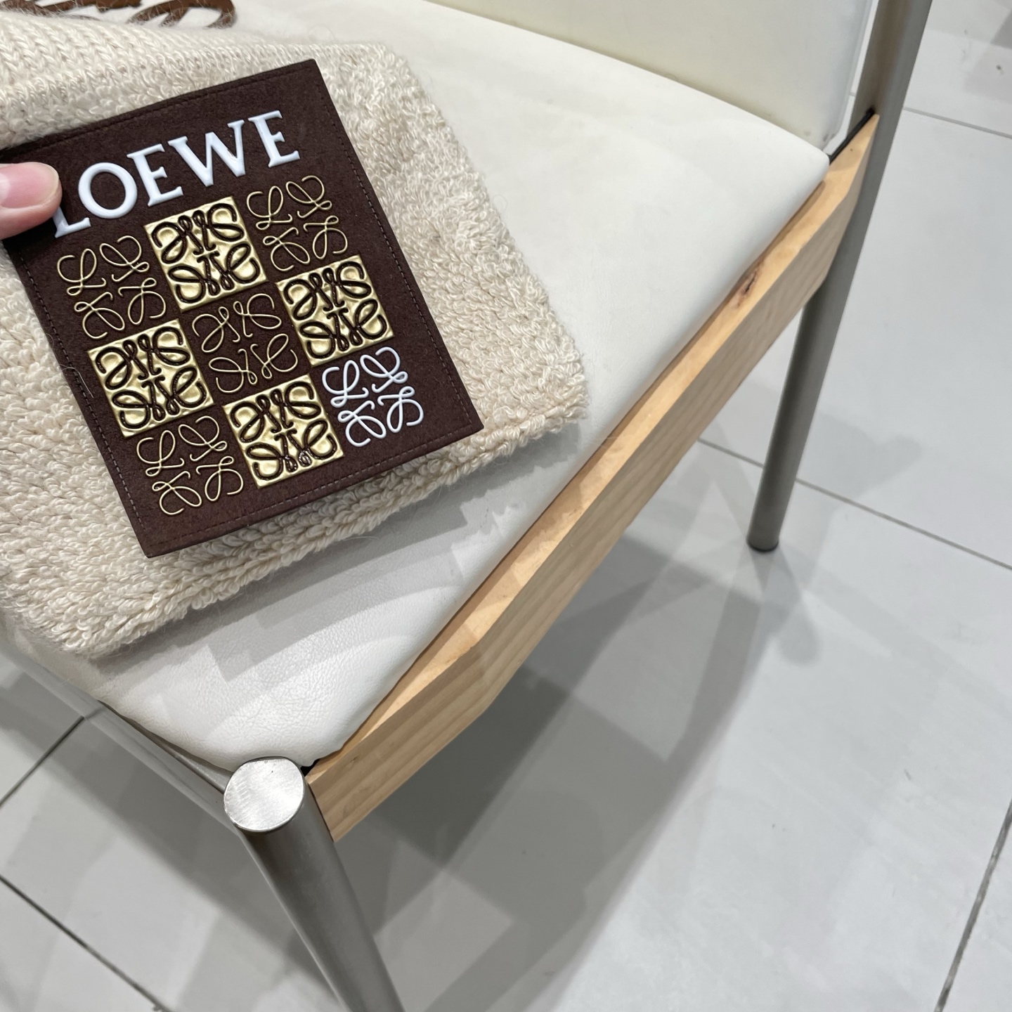  Prada普拉达针织毛线帽！百分之70羊毛+百分之三十兔毛小姐姐的冬日最爱～随便搭配什么衣服都好看！又