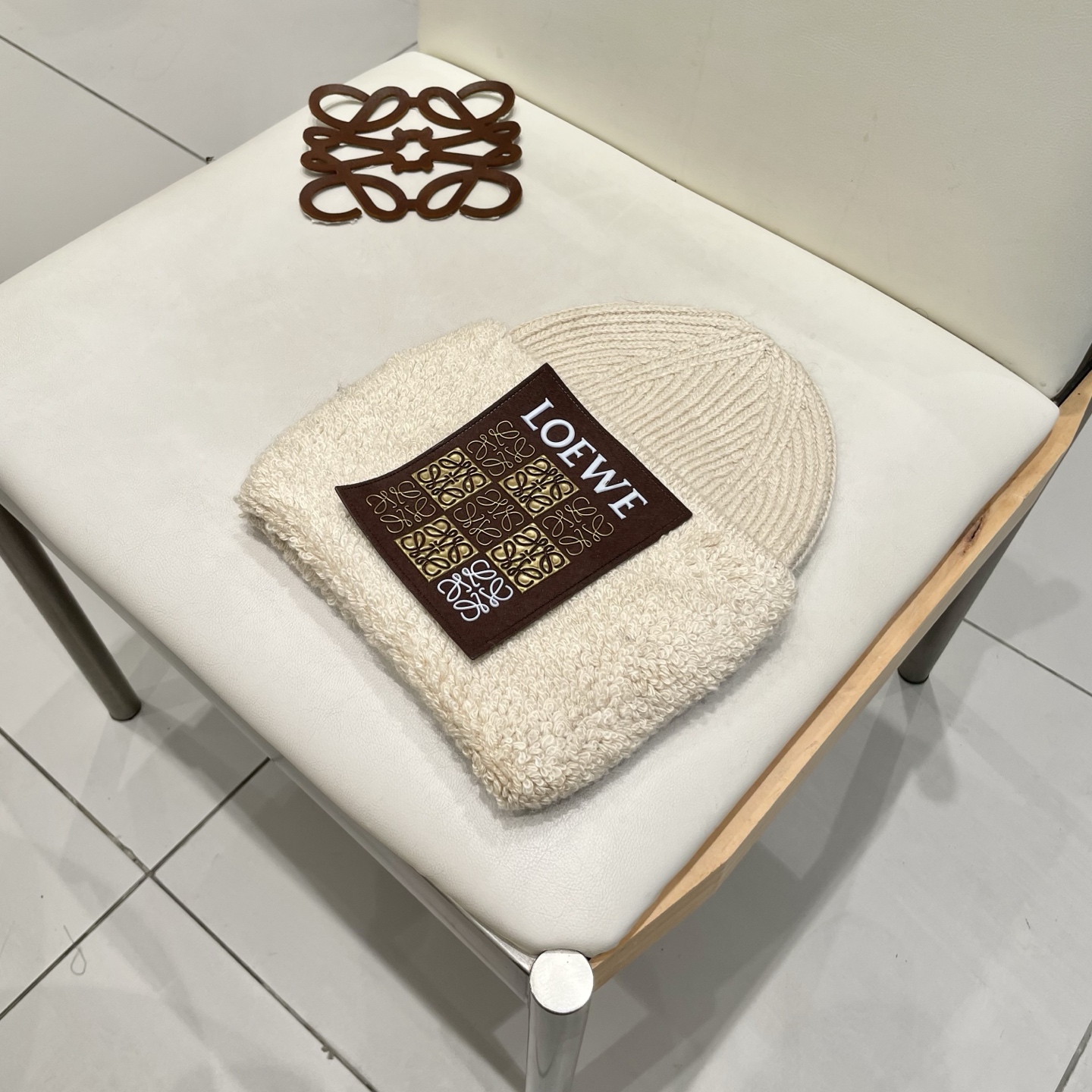  Prada普拉达针织毛线帽！百分之70羊毛+百分之三十兔毛小姐姐的冬日最爱～随便搭配什么衣服都好看！又