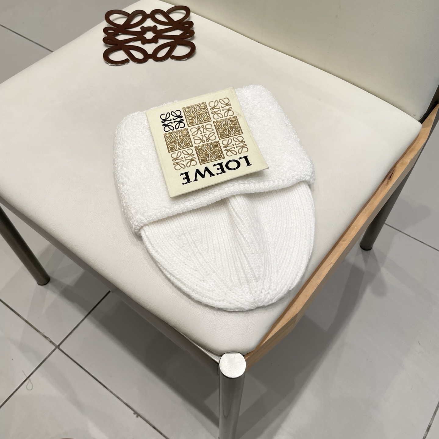  Prada普拉达针织毛线帽！百分之70羊毛+百分之三十兔毛小姐姐的冬日最爱～随便搭配什么衣服都好看！又