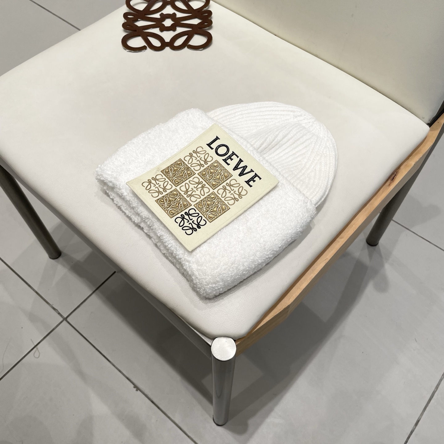  Prada普拉达针织毛线帽！百分之70羊毛+百分之三十兔毛小姐姐的冬日最爱～随便搭配什么衣服都好看！又