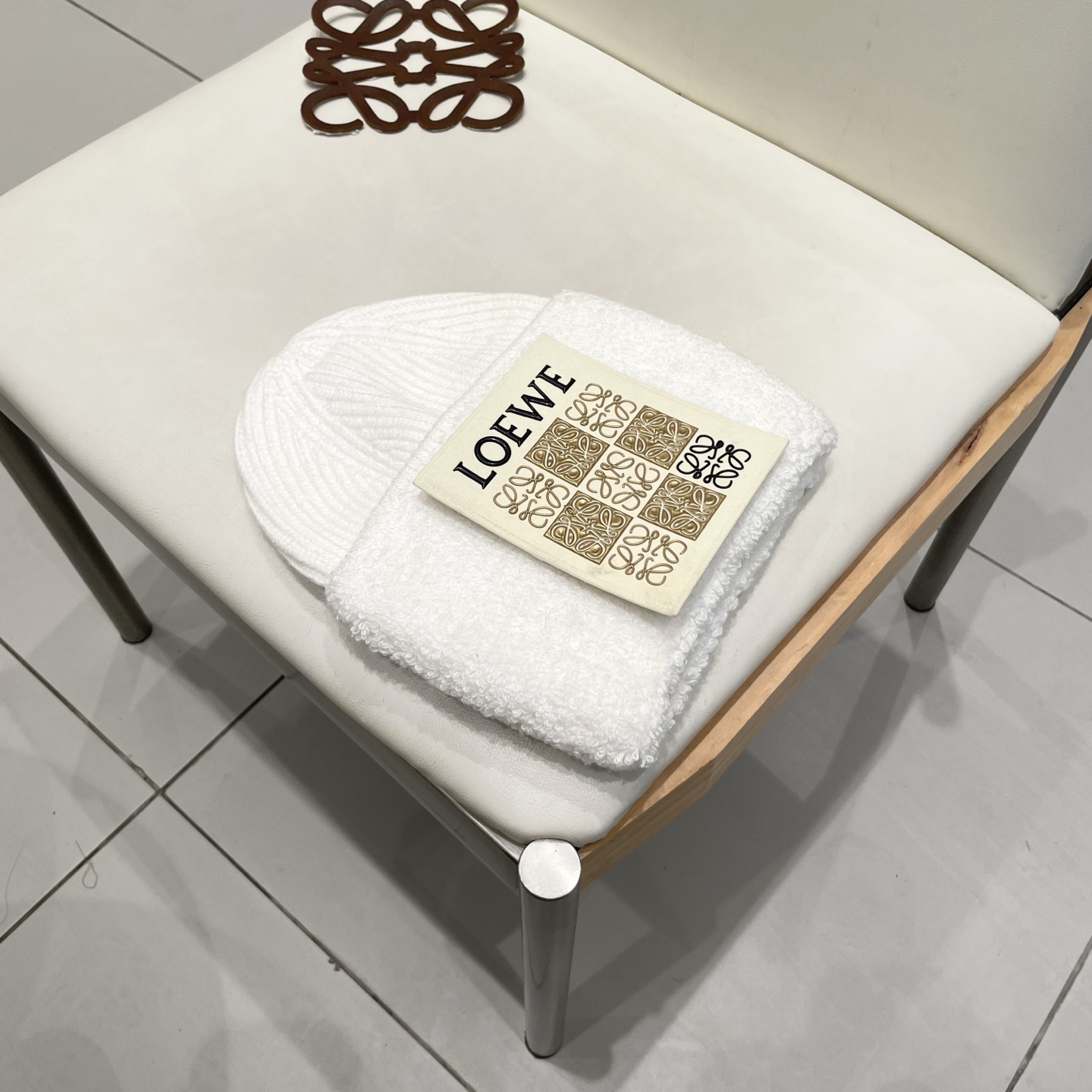  Prada普拉达针织毛线帽！百分之70羊毛+百分之三十兔毛小姐姐的冬日最爱～随便搭配什么衣服都好看！又