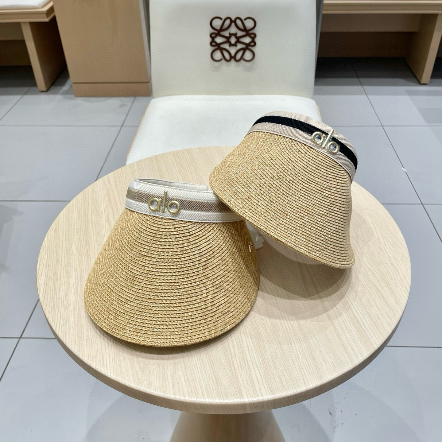  alo～新款空顶帽，小仙女🧚空顶帽
洋气十足出门妥妥哒！
夏日必备单品！