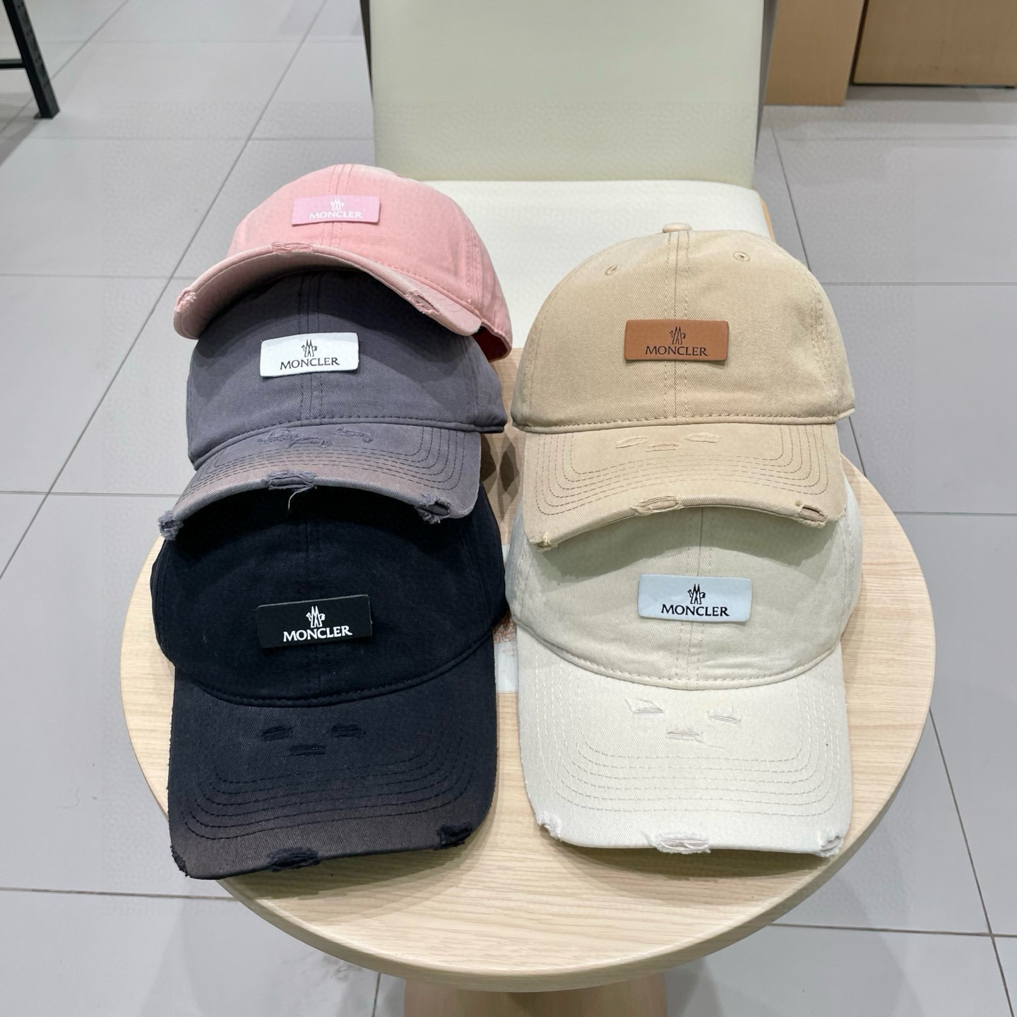  春夏新款 蒙口MONCLER棒球帽，年轻时尚潮人穿搭色系，视觉效果超强，立体字母，好看有质感！