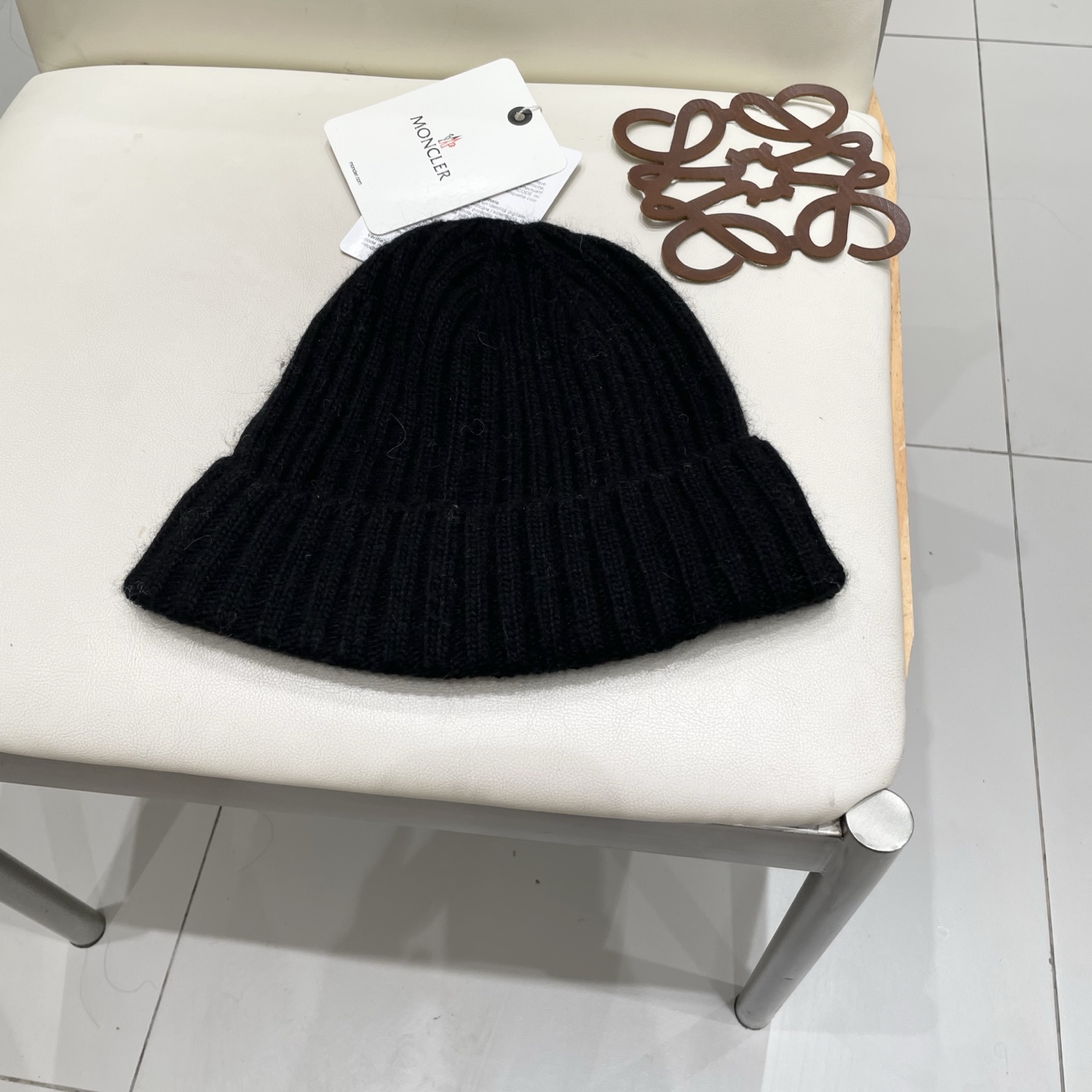  蒙口Moncler盟可睐💥官网经典针织帽，非常柔软亲肤，弹性很好💓有质感又非常百搭的款式~保暖的  羊