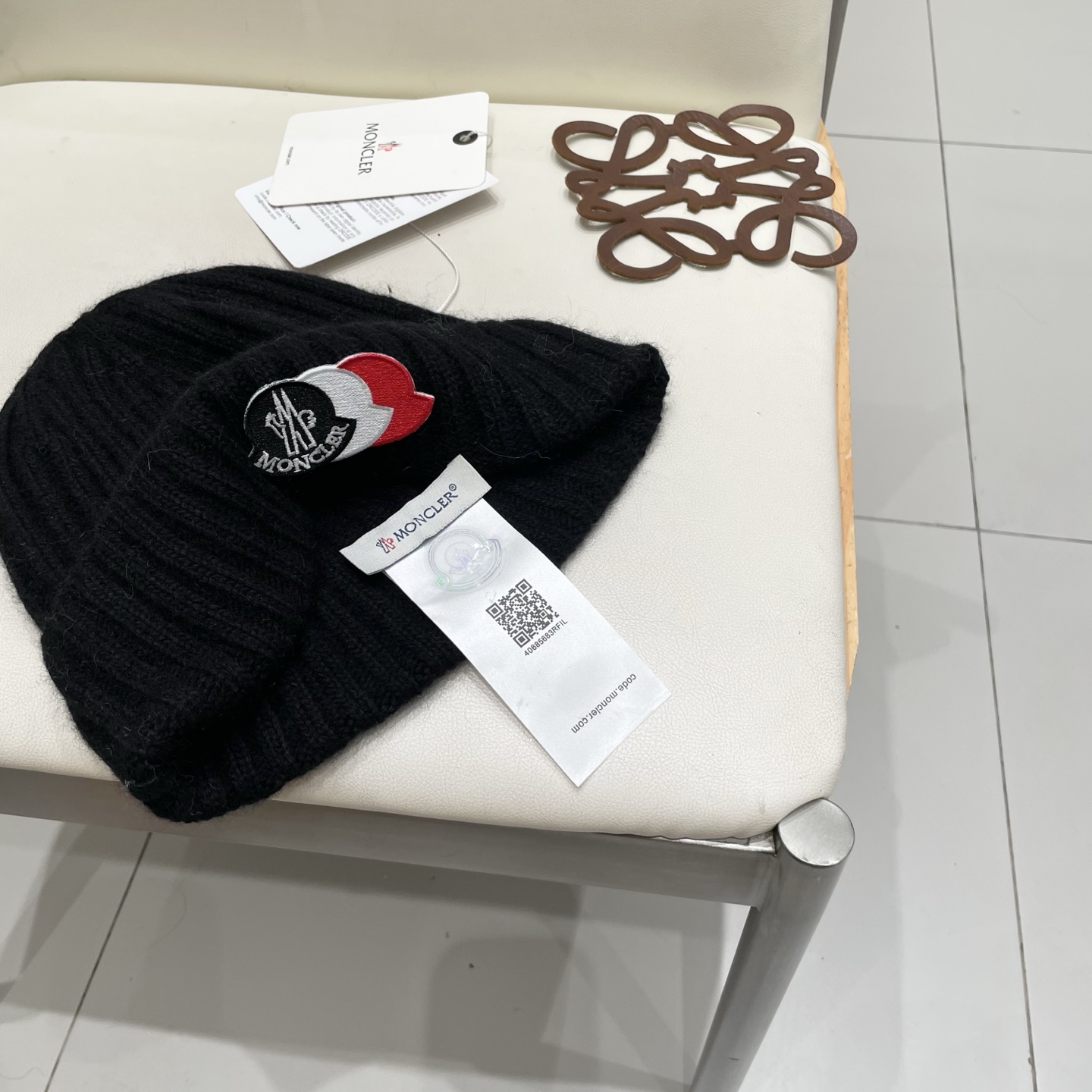  蒙口Moncler盟可睐💥官网经典针织帽，非常柔软亲肤，弹性很好💓有质感又非常百搭的款式~保暖的  羊