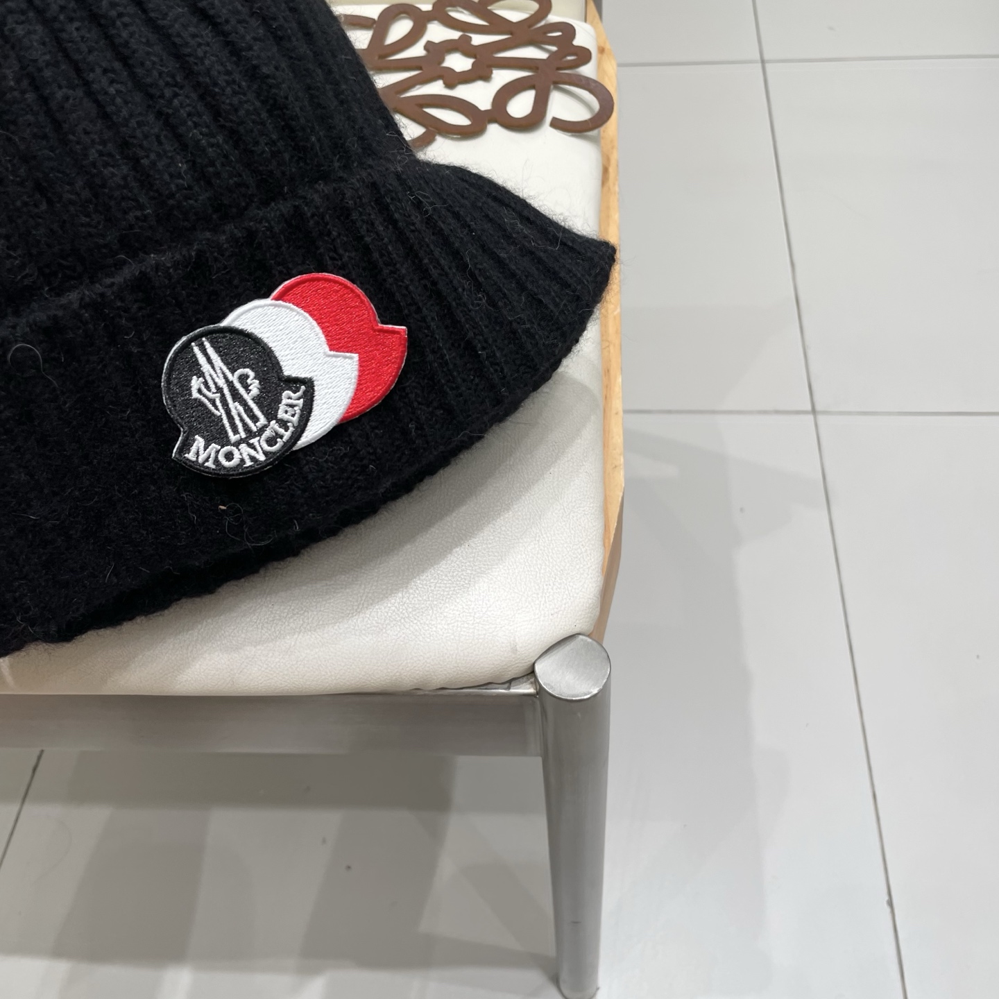  蒙口Moncler盟可睐💥官网经典针织帽，非常柔软亲肤，弹性很好💓有质感又非常百搭的款式~保暖的  羊