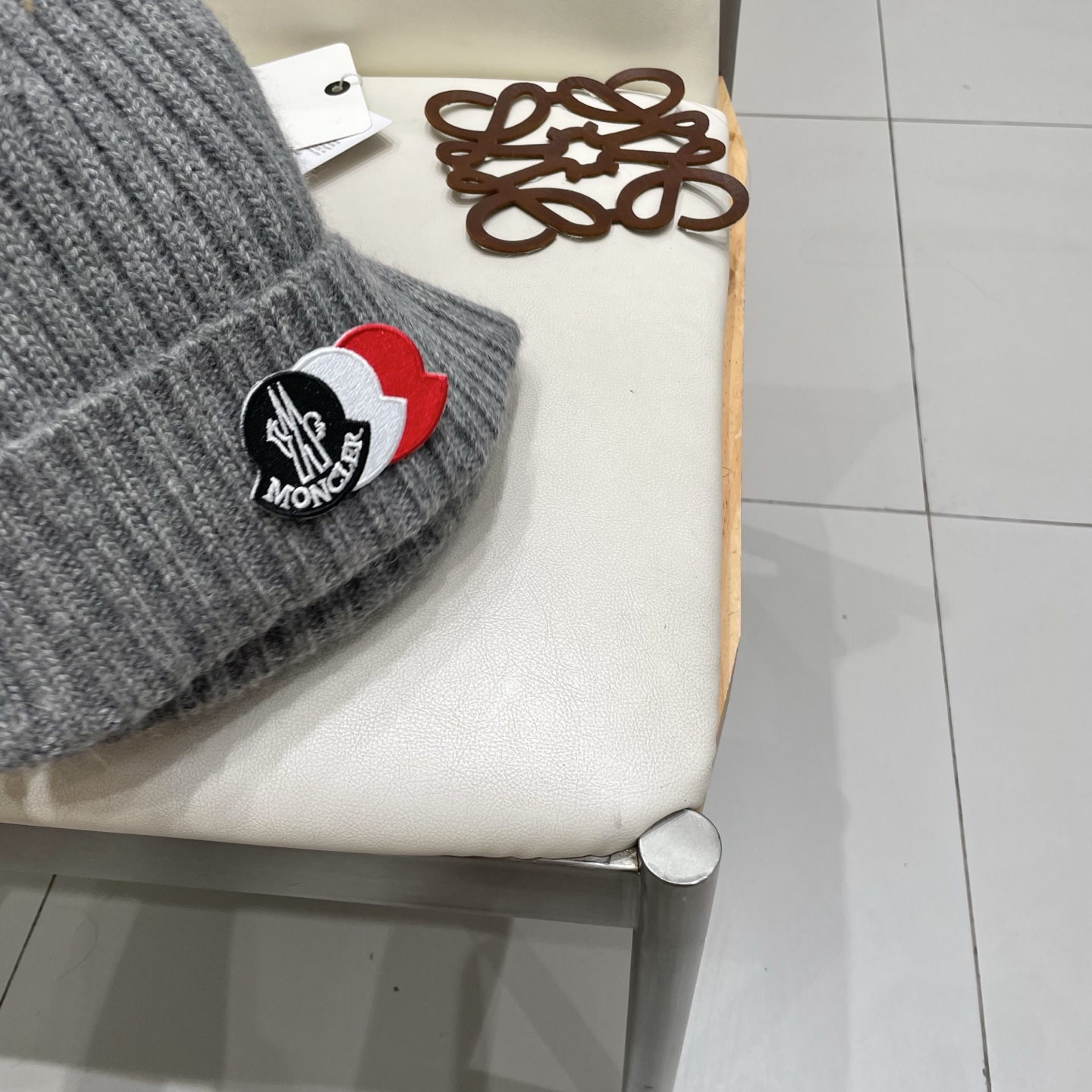  蒙口Moncler盟可睐💥官网经典针织帽，非常柔软亲肤，弹性很好💓有质感又非常百搭的款式~保暖的  羊