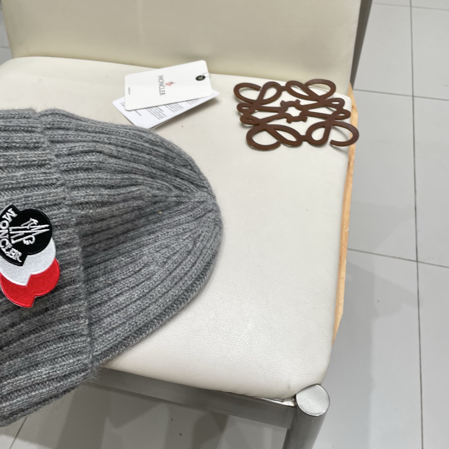  蒙口Moncler盟可睐💥官网经典针织帽，非常柔软亲肤，弹性很好💓有质感又非常百搭的款式~保暖的  羊