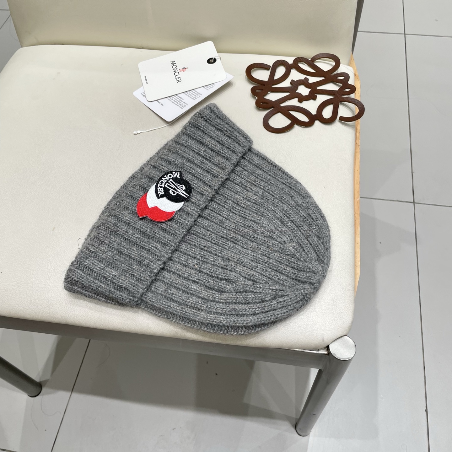  蒙口Moncler盟可睐💥官网经典针织帽，非常柔软亲肤，弹性很好💓有质感又非常百搭的款式~保暖的  羊