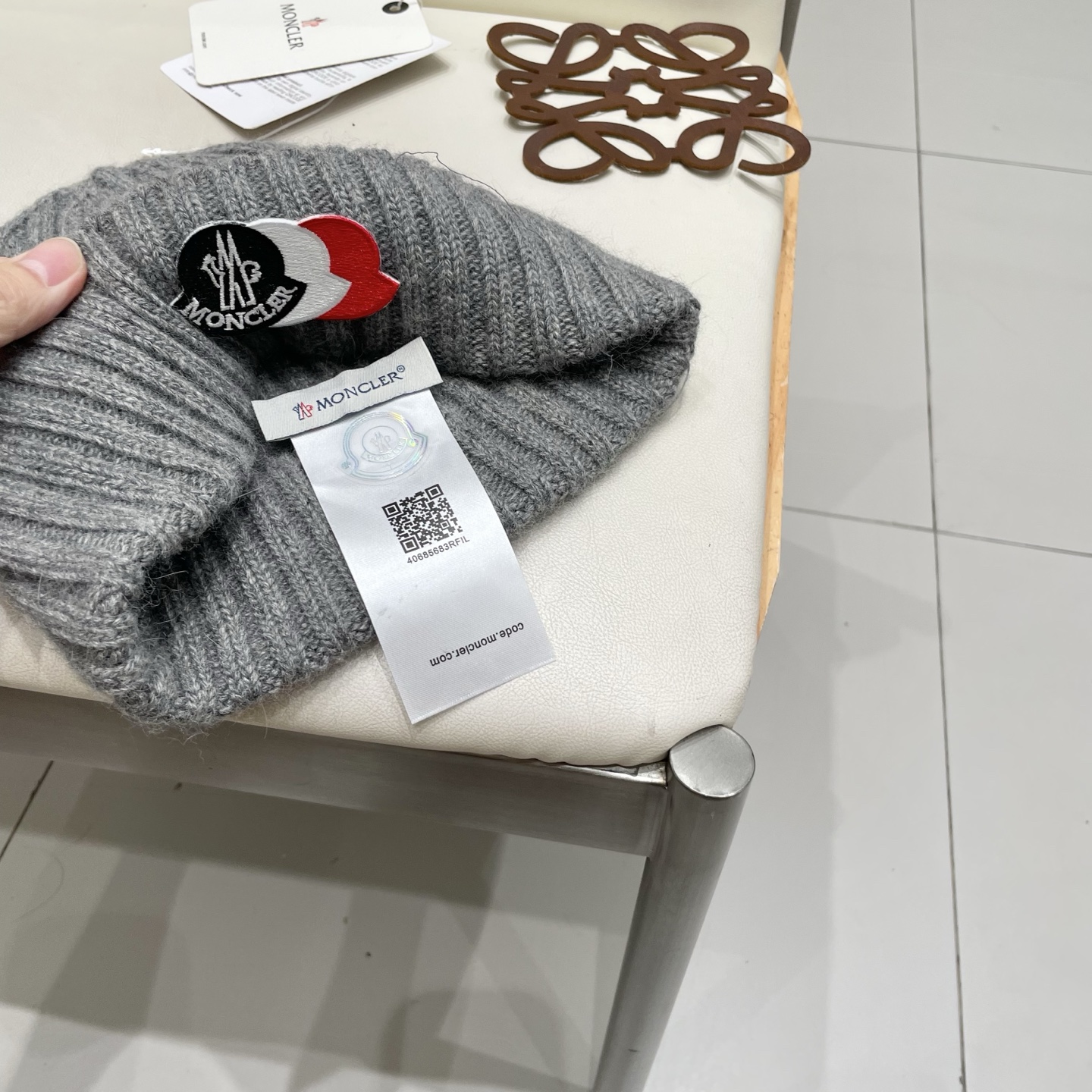  蒙口Moncler盟可睐💥官网经典针织帽，非常柔软亲肤，弹性很好💓有质感又非常百搭的款式~保暖的  羊