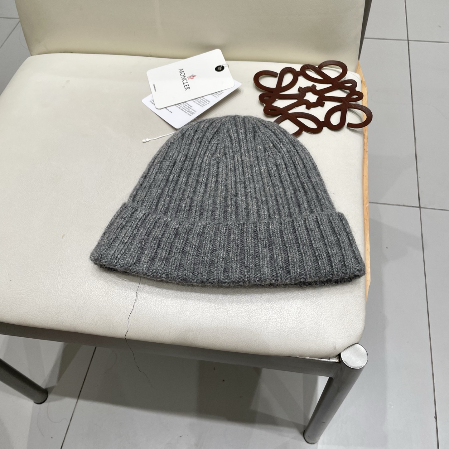  蒙口Moncler盟可睐💥官网经典针织帽，非常柔软亲肤，弹性很好💓有质感又非常百搭的款式~保暖的  羊