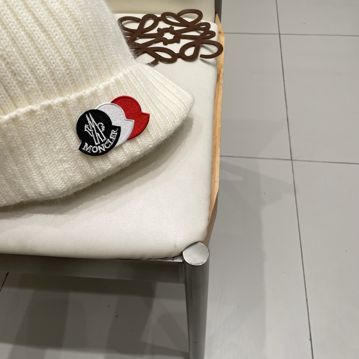  蒙口Moncler盟可睐💥官网经典针织帽，非常柔软亲肤，弹性很好💓有质感又非常百搭的款式~保暖的  羊