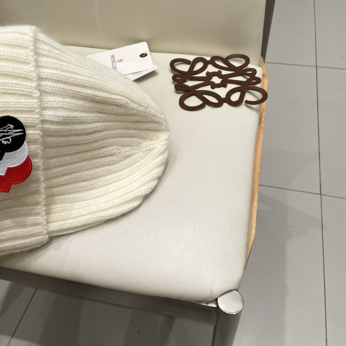  蒙口Moncler盟可睐💥官网经典针织帽，非常柔软亲肤，弹性很好💓有质感又非常百搭的款式~保暖的  羊