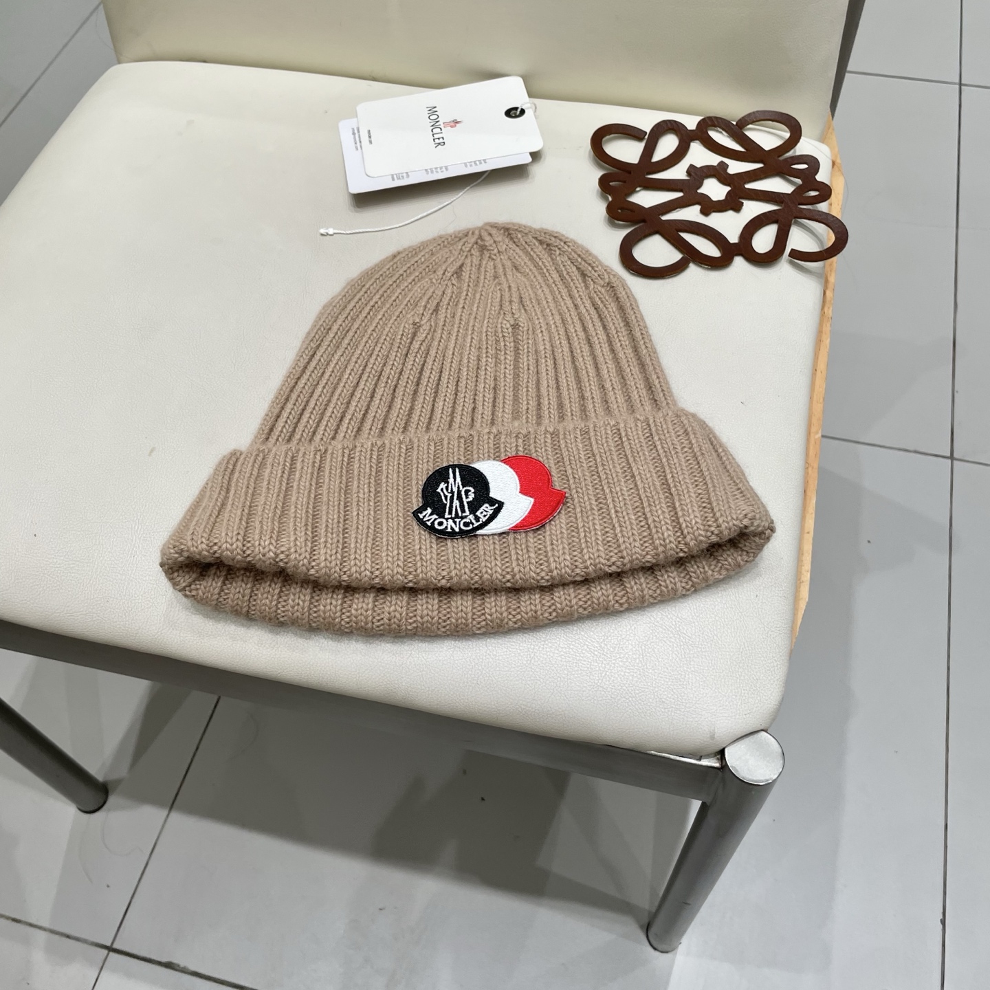 NO:541766,Moncler Moncler official website classic knitted hat, very soft and skin-friendly, very elastic, textured and very versatile style~ Warm cashmere wool hat, both sized and elastic~ universal for men and women, can be worn for any head circumference. The quality is super good, I really like hats, fisherman hats, baseball hats, knitted hats, hats, Moncler, Moncler, espadrilles, hats19860909蒙口Moncler盟可睐官网经典针织帽,非常柔软亲肤,弹性很好有质感又非常百搭的款式~保暖的 羊绒毛线帽,均码有弹性~男女通用,任何头围都可以佩戴.质量超好真心喜欢帽子渔夫帽棒球帽针织帽,帽子,Moncler,Moncler,espadrilles,hats,hat