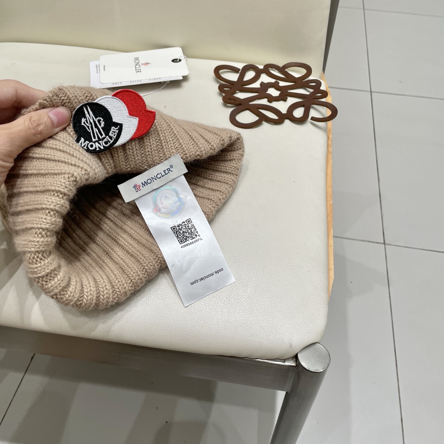  蒙口Moncler盟可睐💥官网经典针织帽，非常柔软亲肤，弹性很好💓有质感又非常百搭的款式~保暖的  羊
